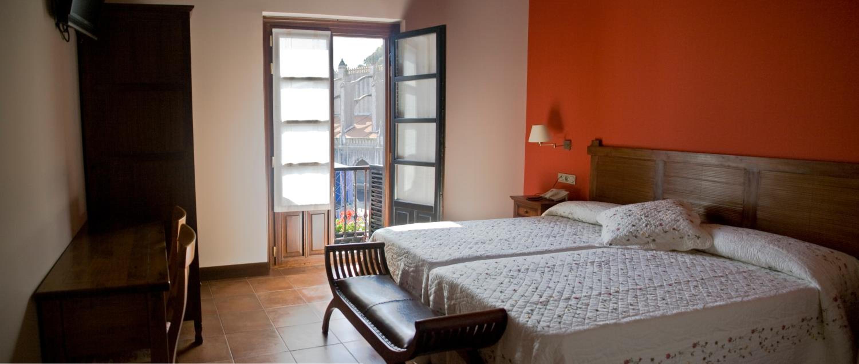 Double or Twin Room with Balcony photo 2