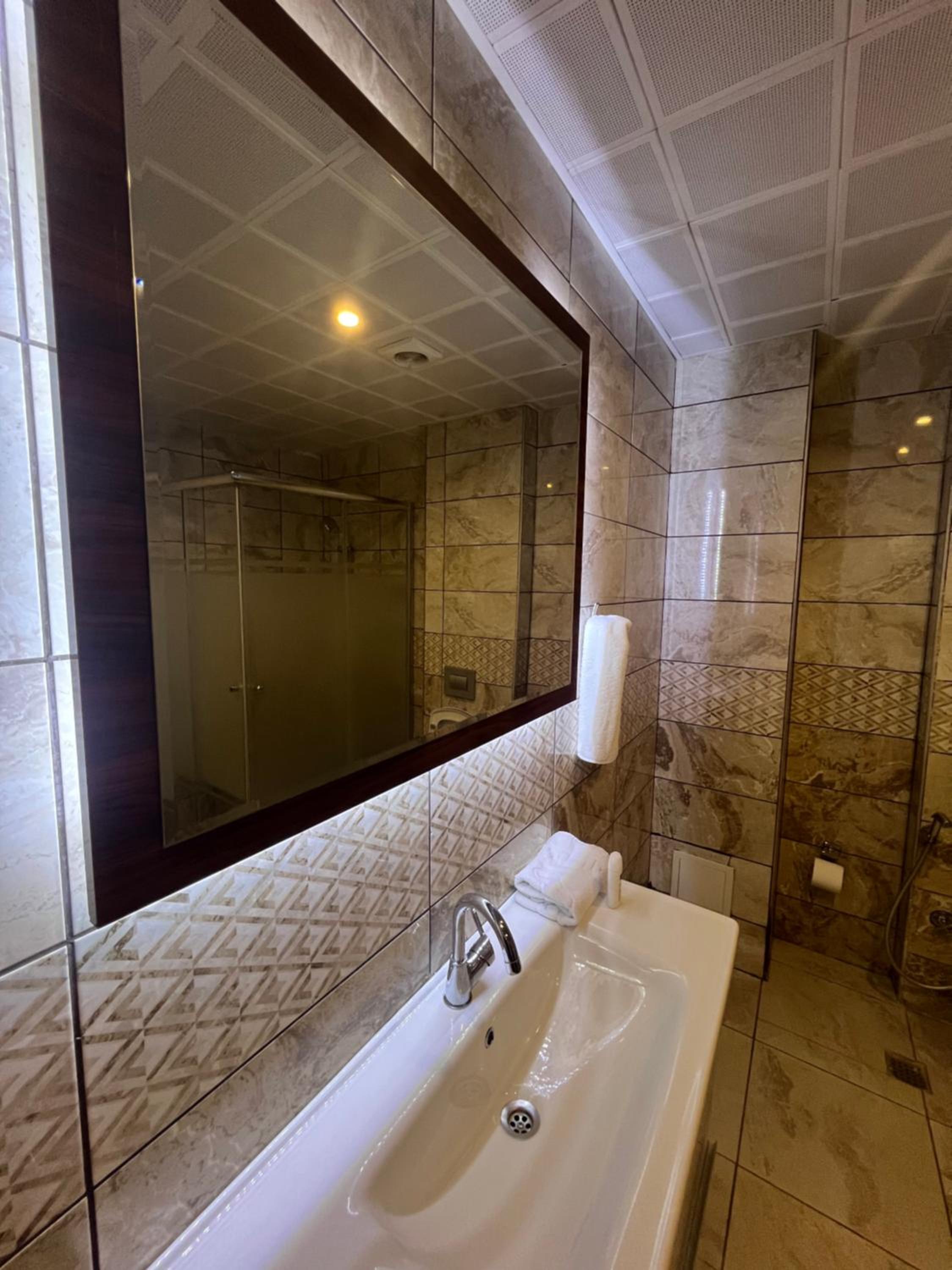 Suite with Balcony - Photo 8