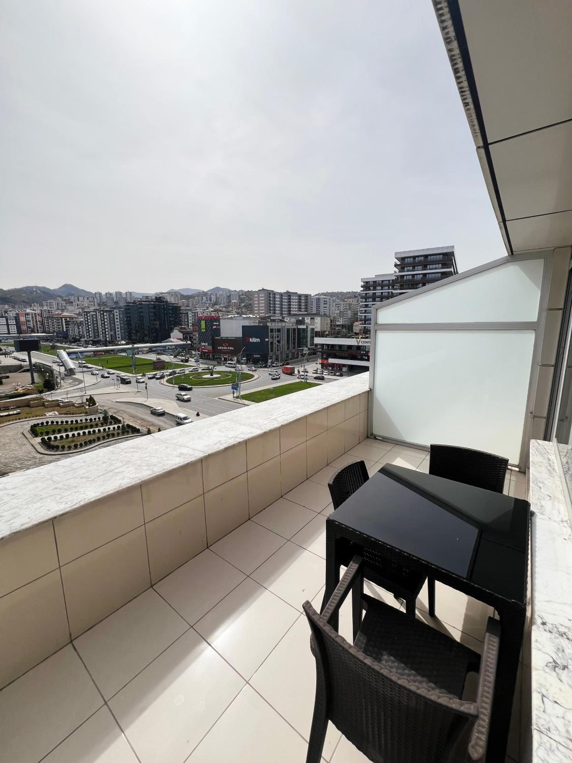 Suite with Balcony - Photo 4