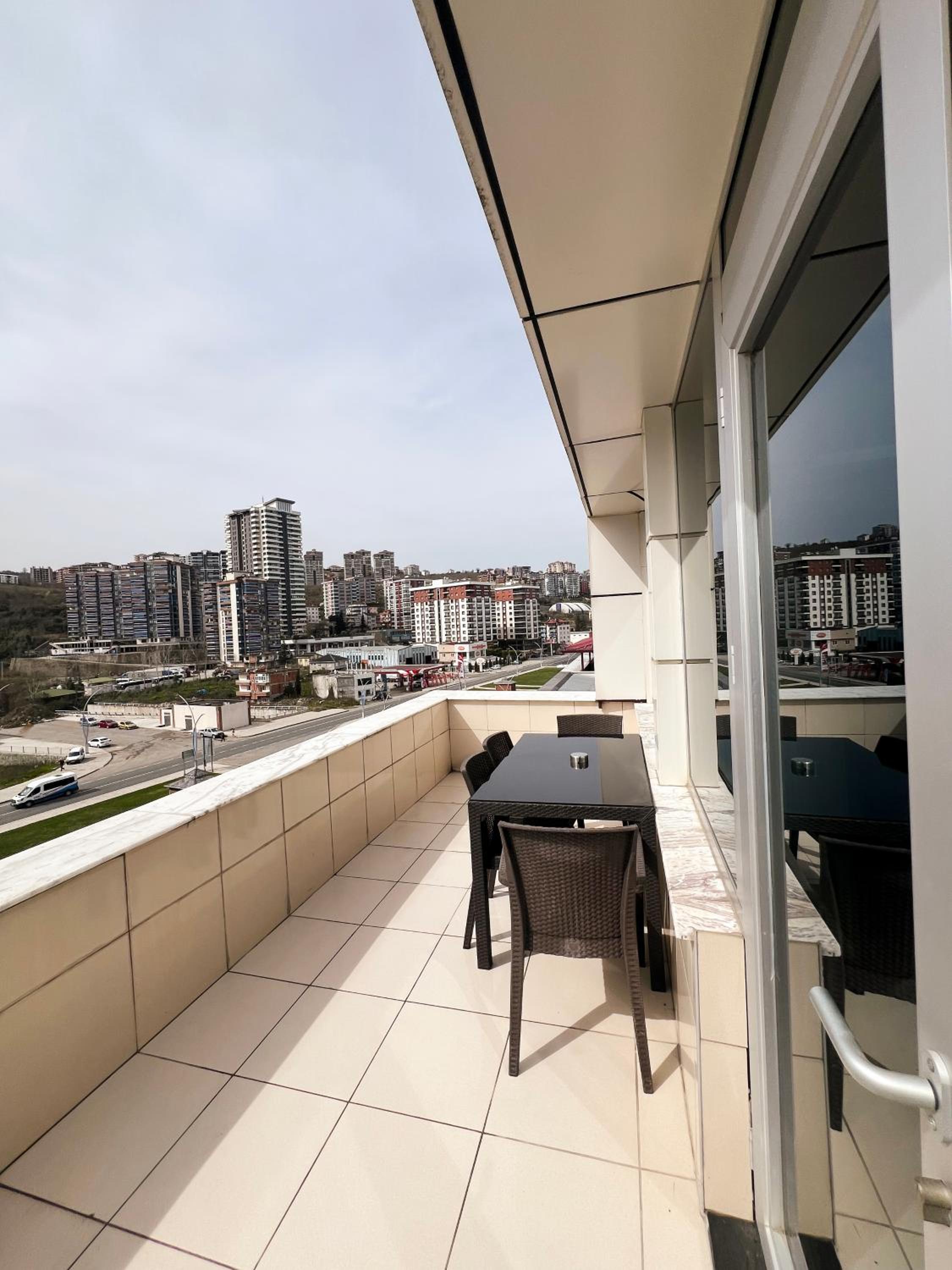 Suite with Balcony - Photo 3