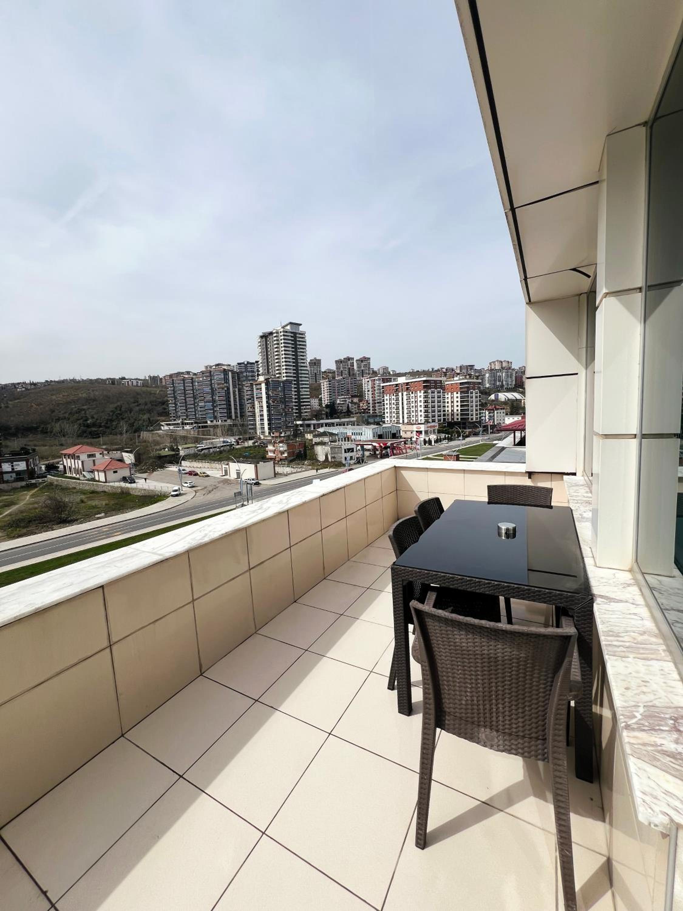 Suite with Balcony - Photo 10