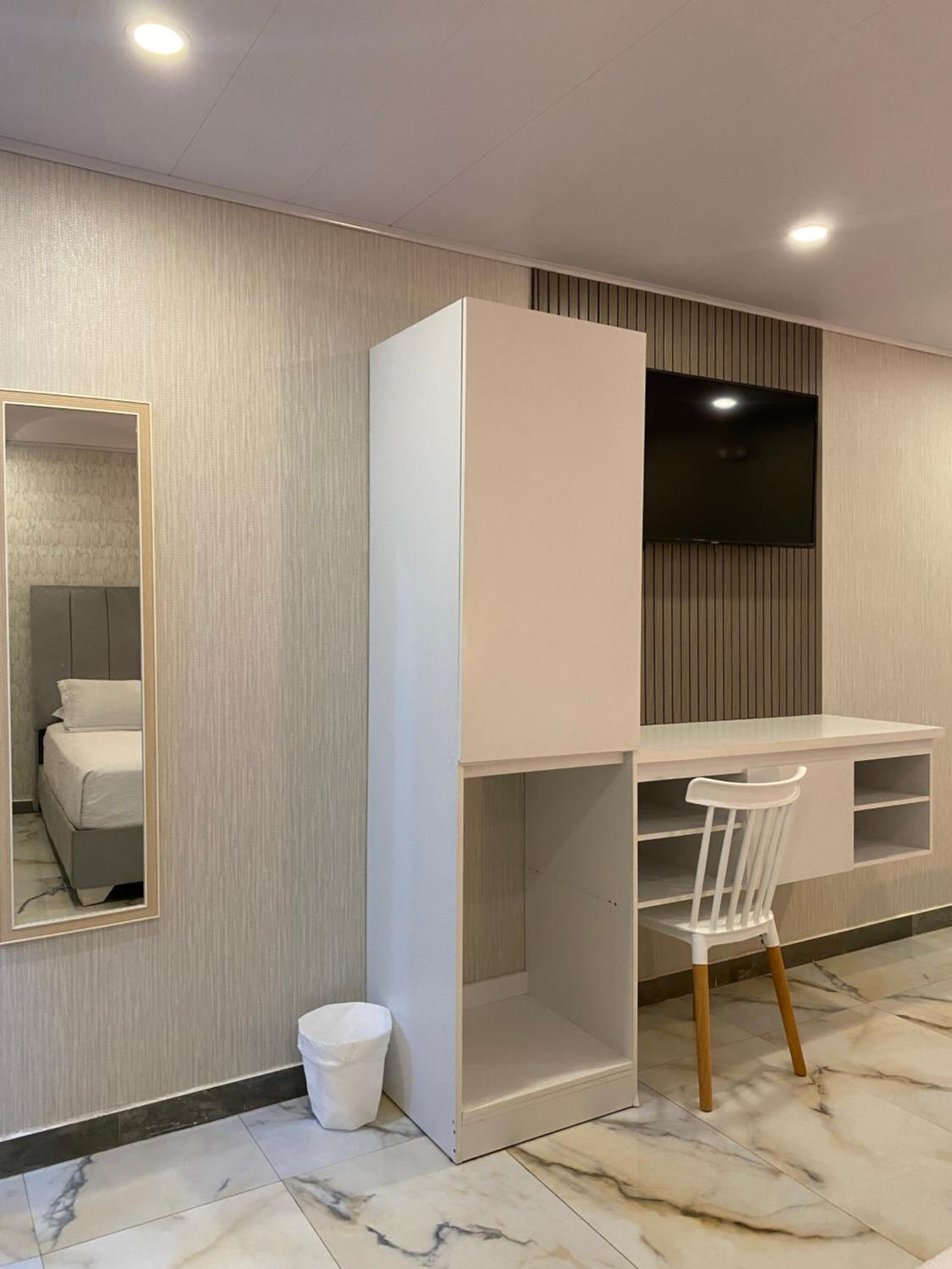 Quadruple Room with Private Bathroom - Photo 4