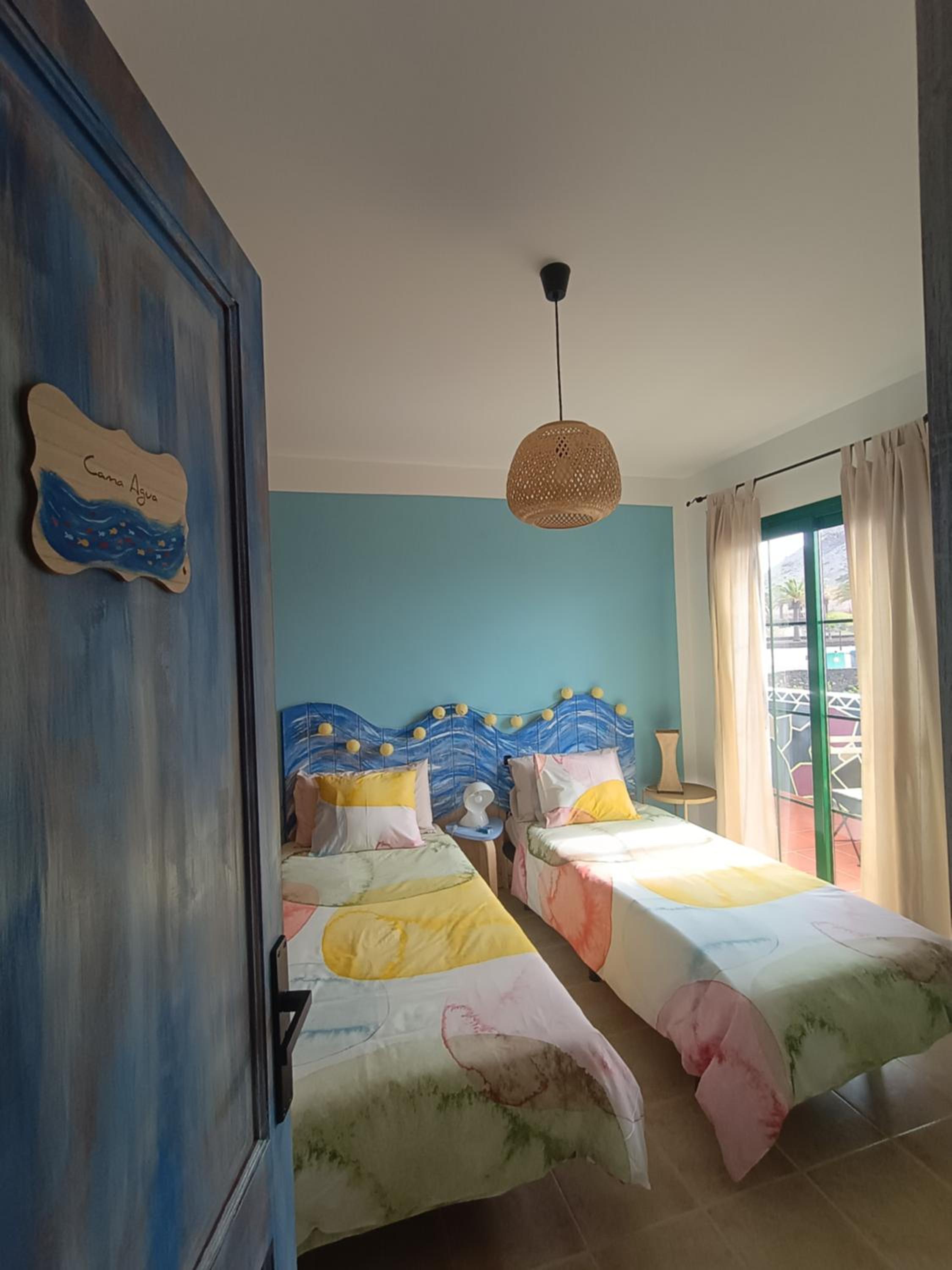 Standard Twin Room with Shared Bathroom photo 2