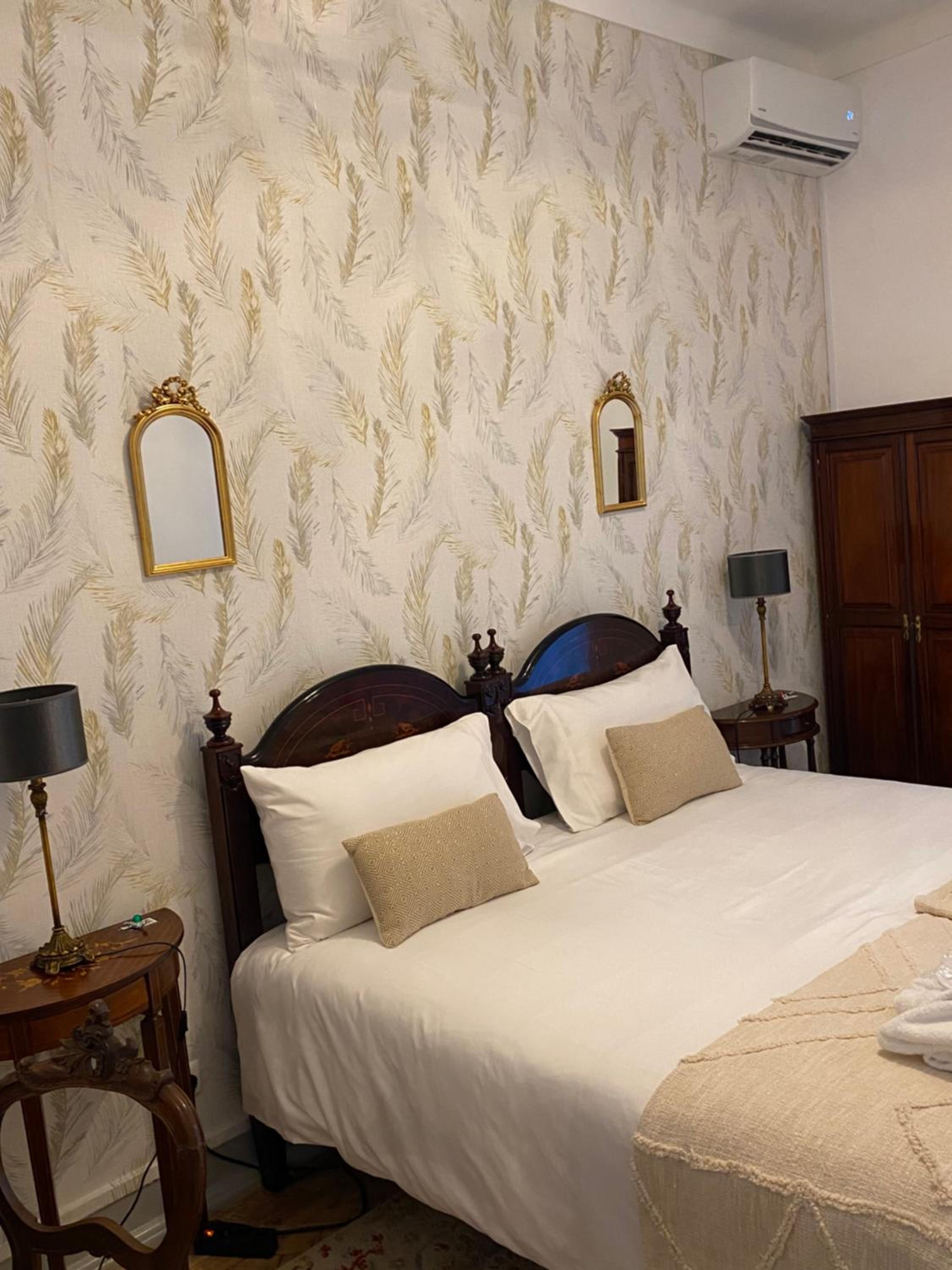 Double or Twin Room with Private Bathroom - Photo 2