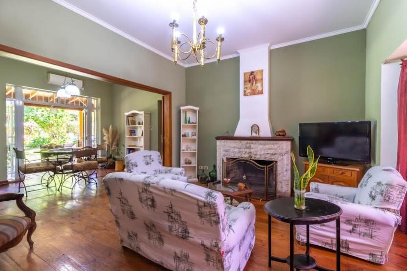 Four-Bedroom House photo 2