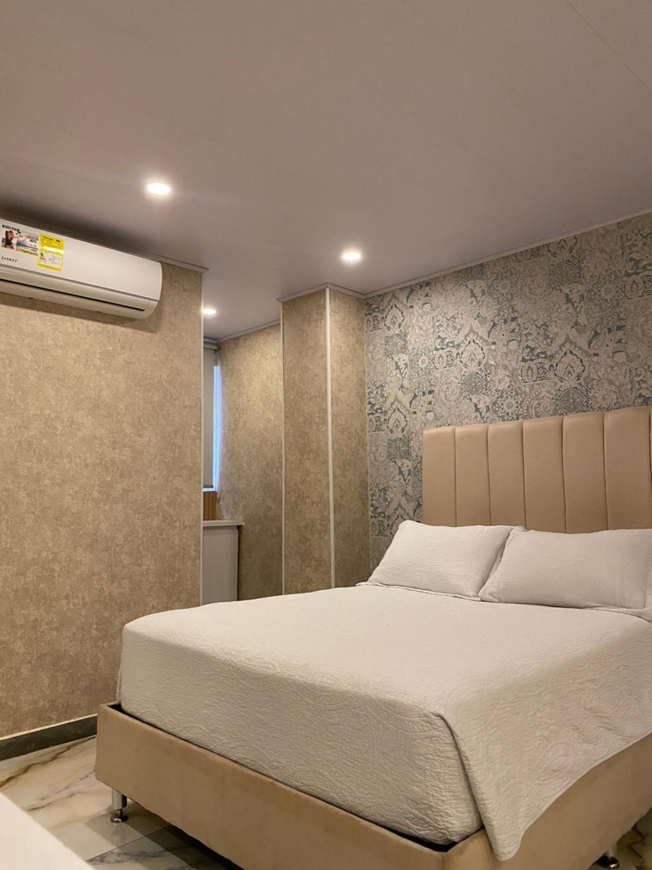Quadruple Room with Private Bathroom - Photo 8