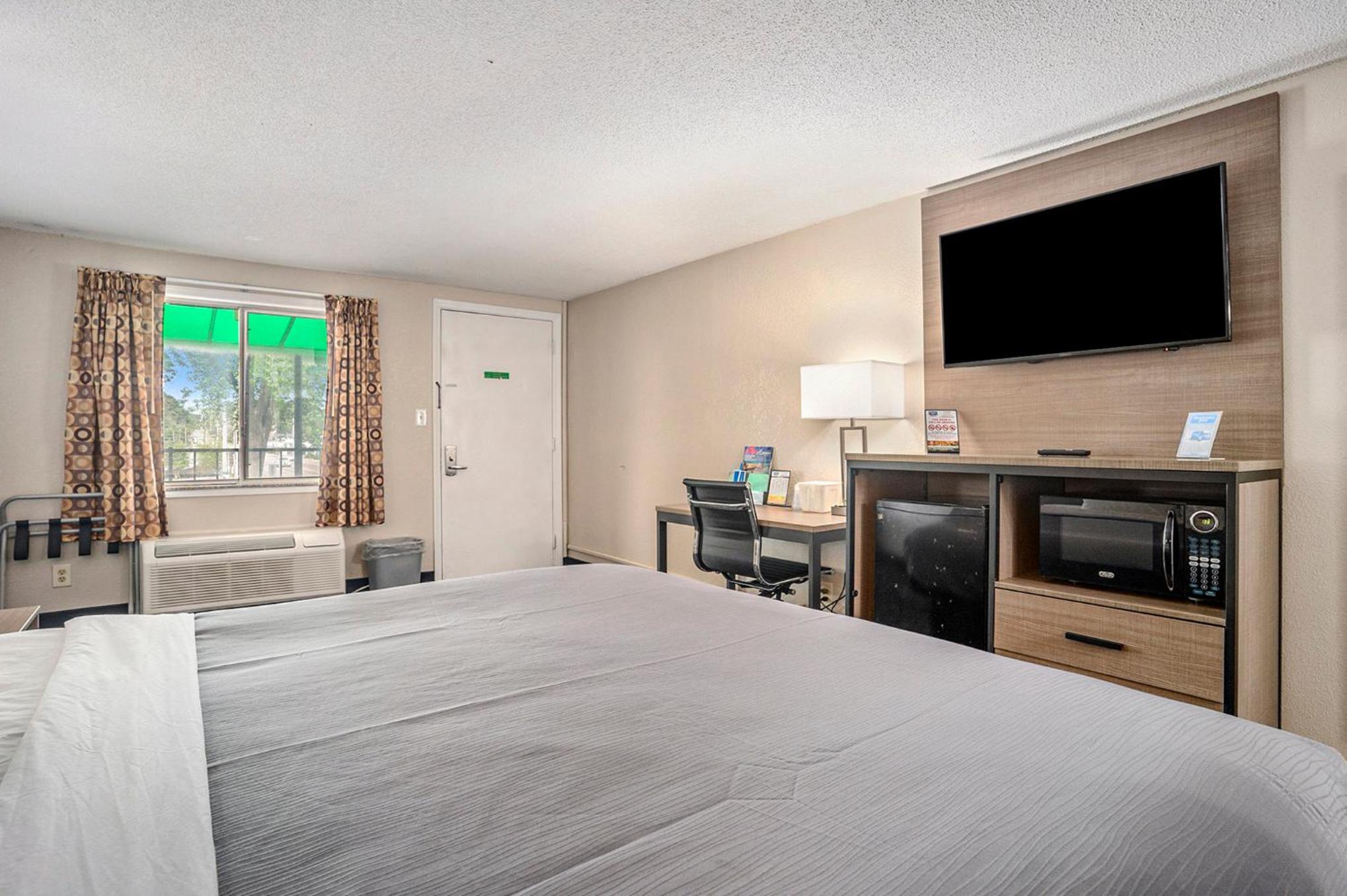 King Room - Non-Smoking - Photo 17