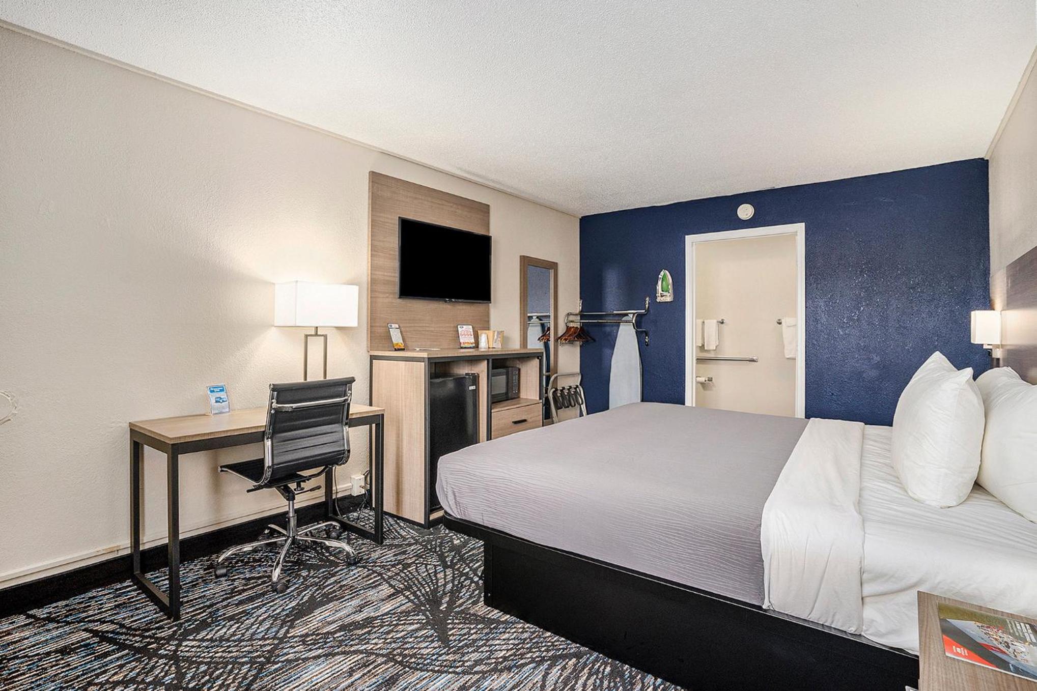 King Room - Accessible/Non-Smoking photo 2