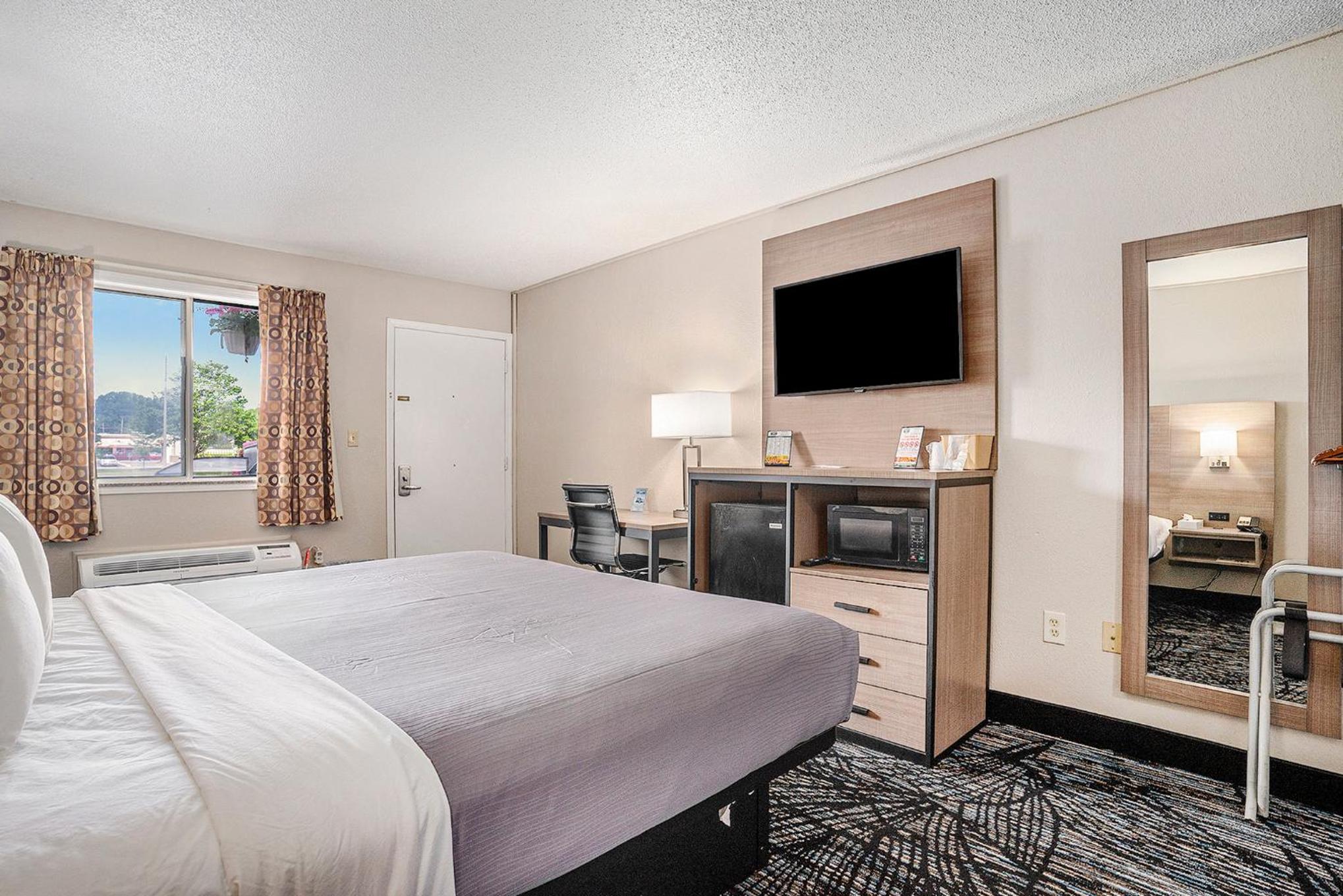 King Room - Non-Smoking - Photo 12