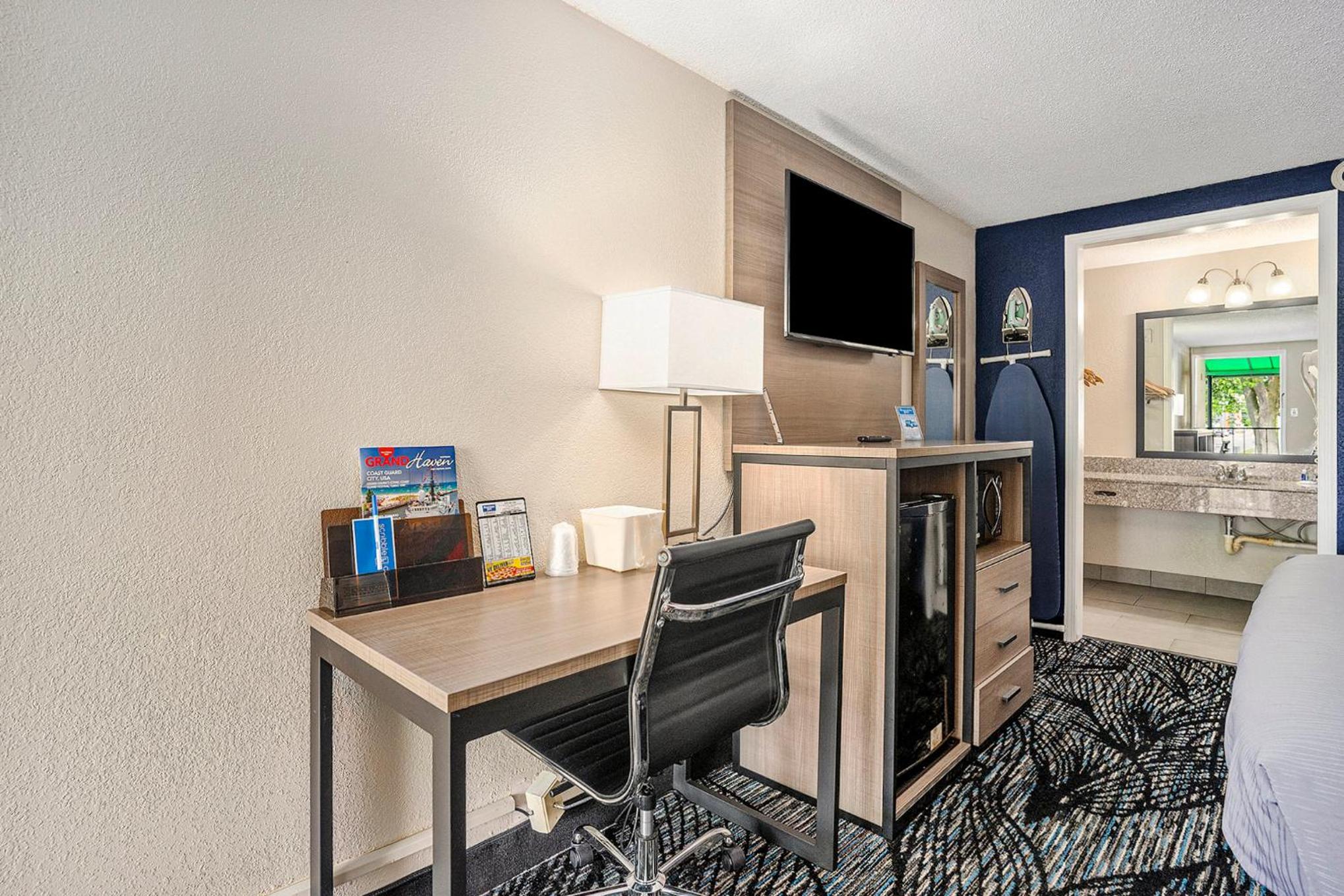 King Room - Accessible/Non-Smoking photo 3