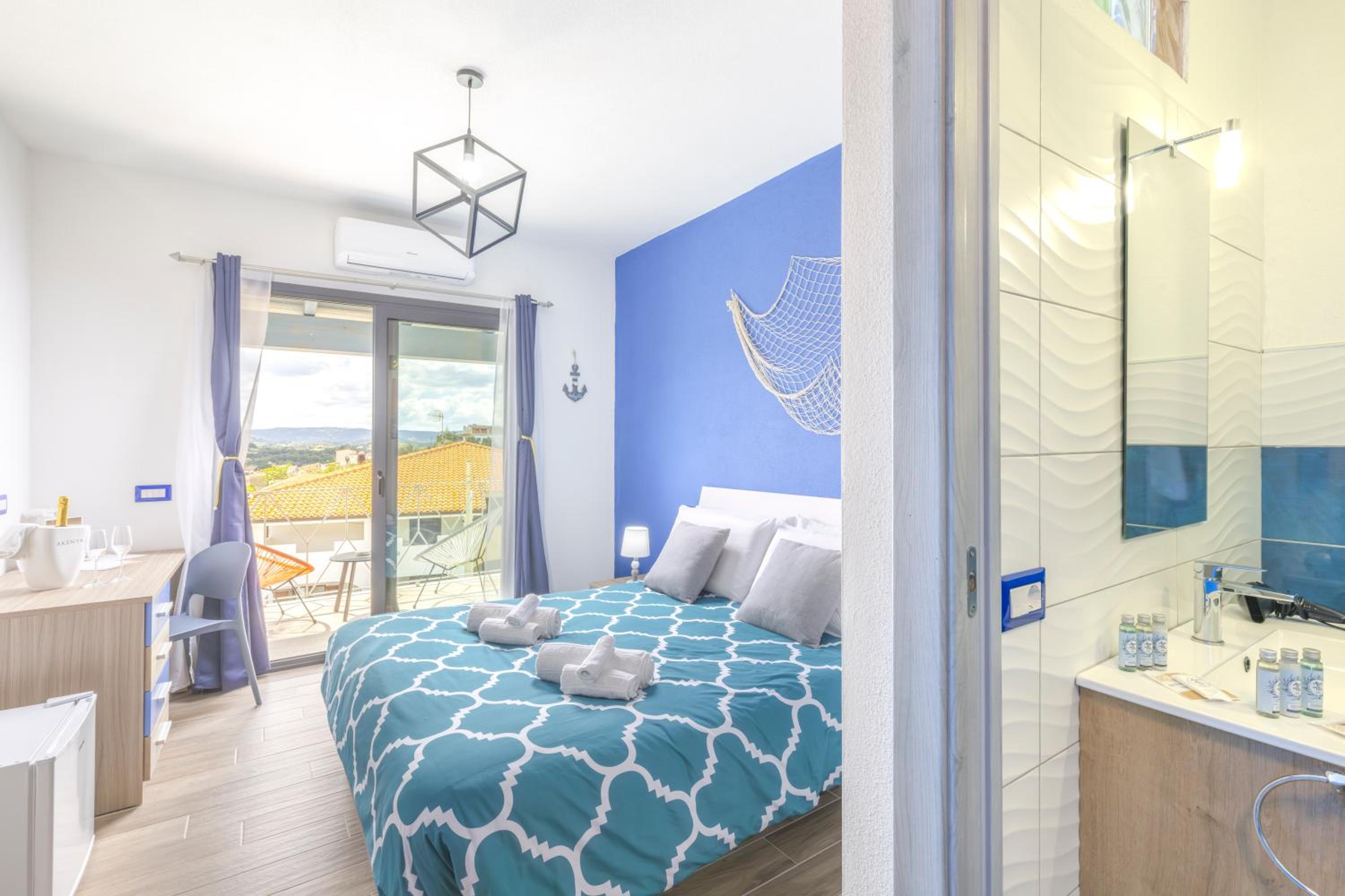 Queen Room With Pool View photo 1