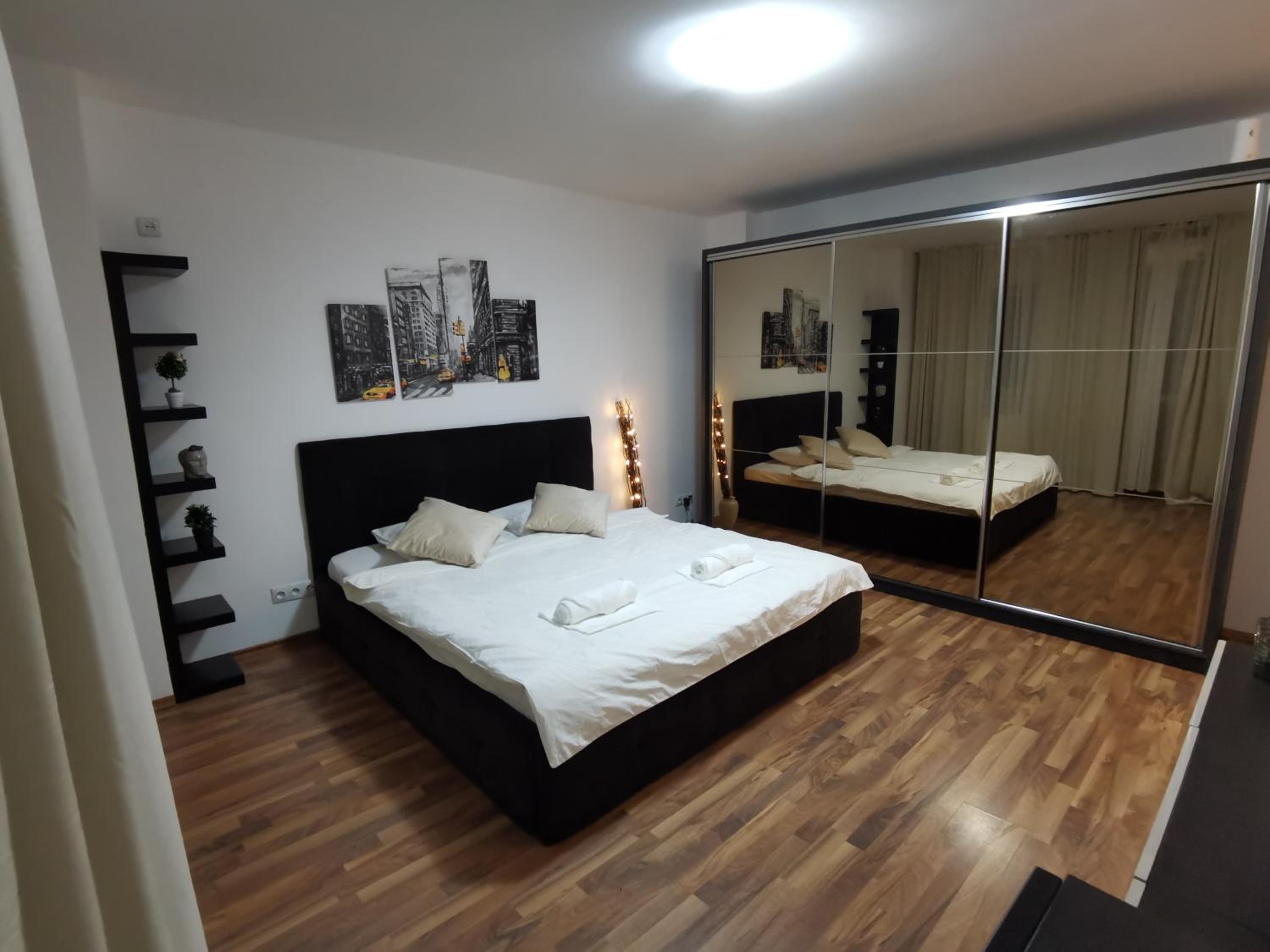 One-Bedroom Apartment photo 1