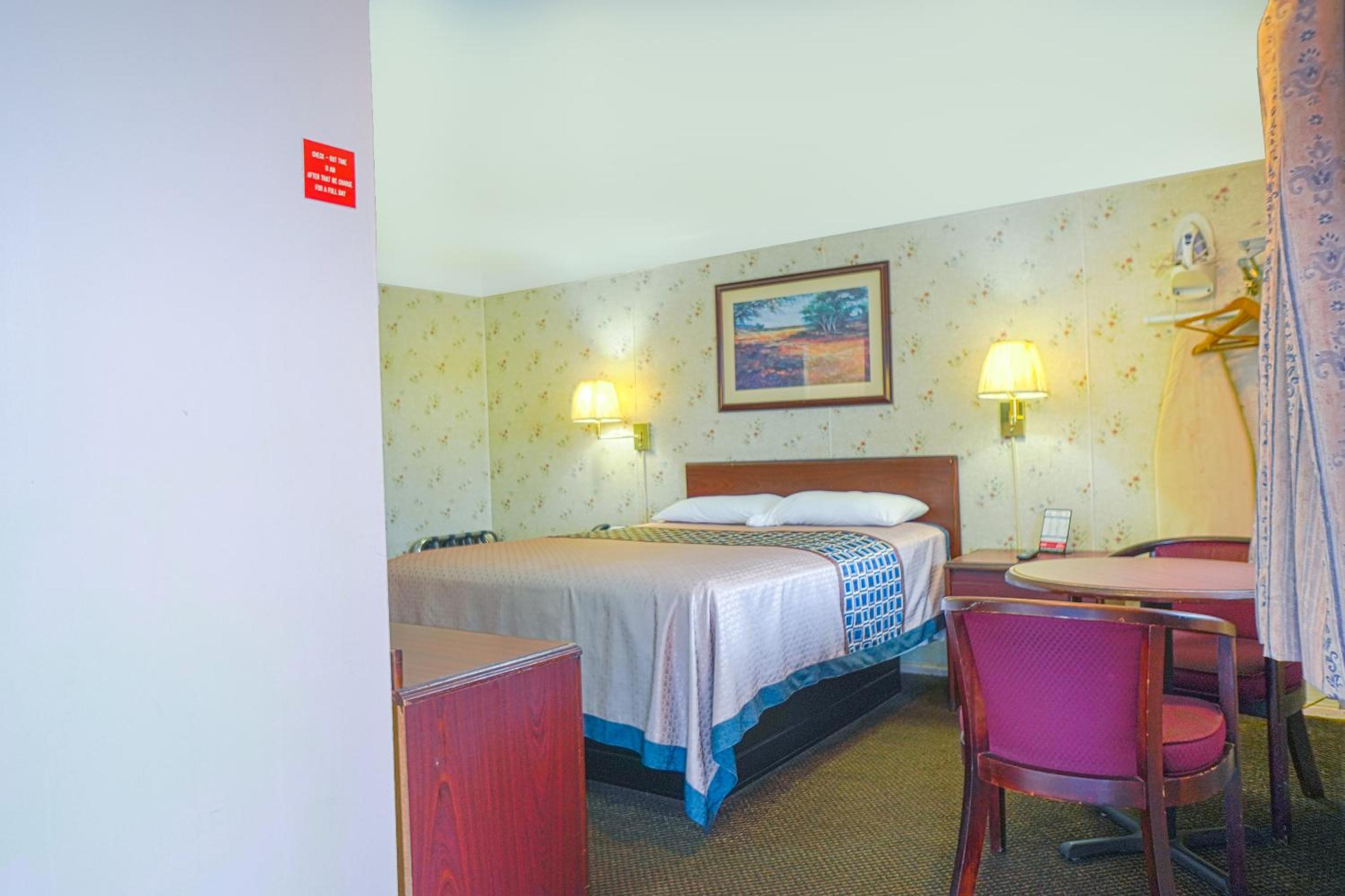 Queen Room - Photo 2
