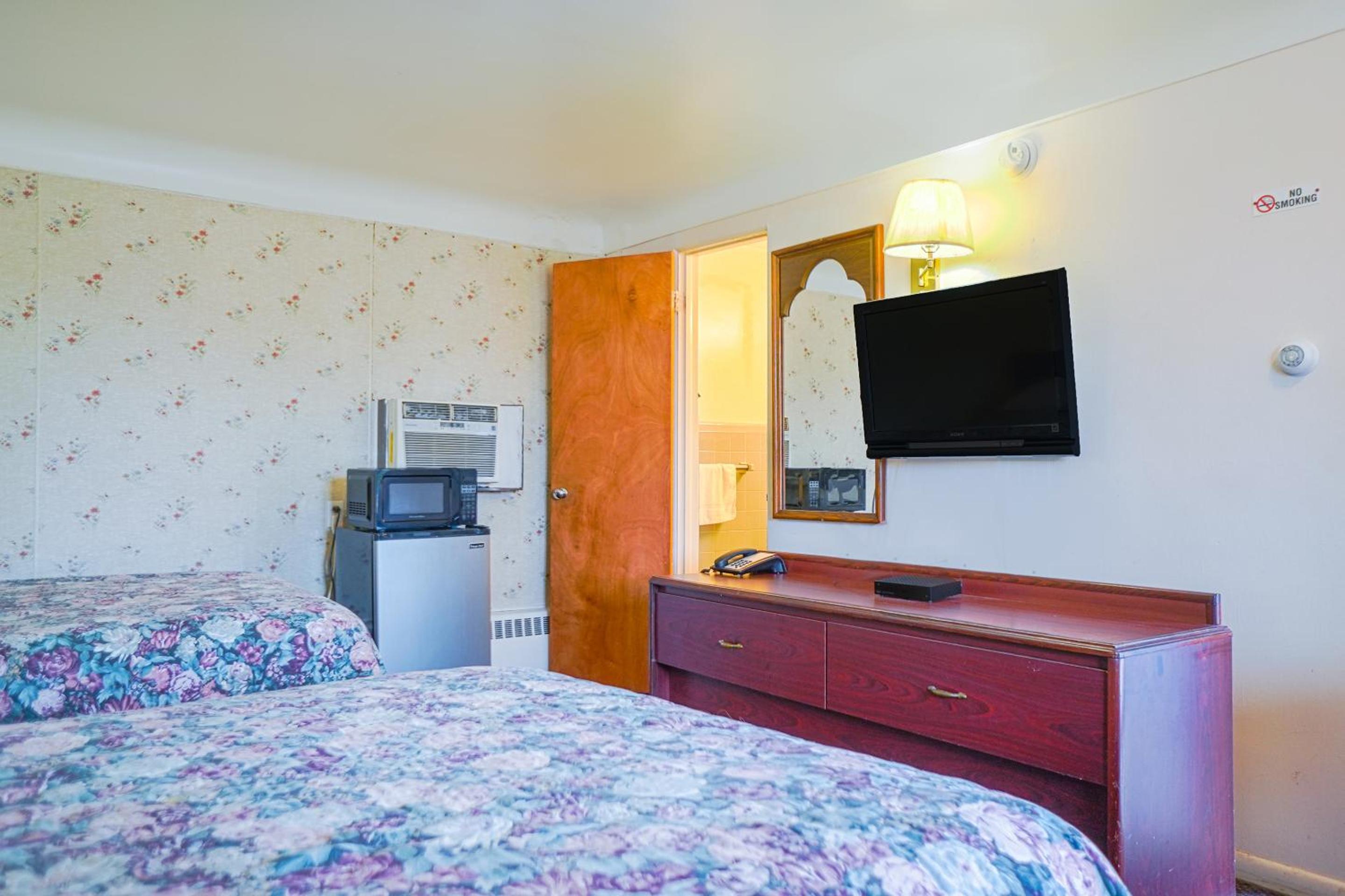 Double Room with Two Double Beds - Photo 6