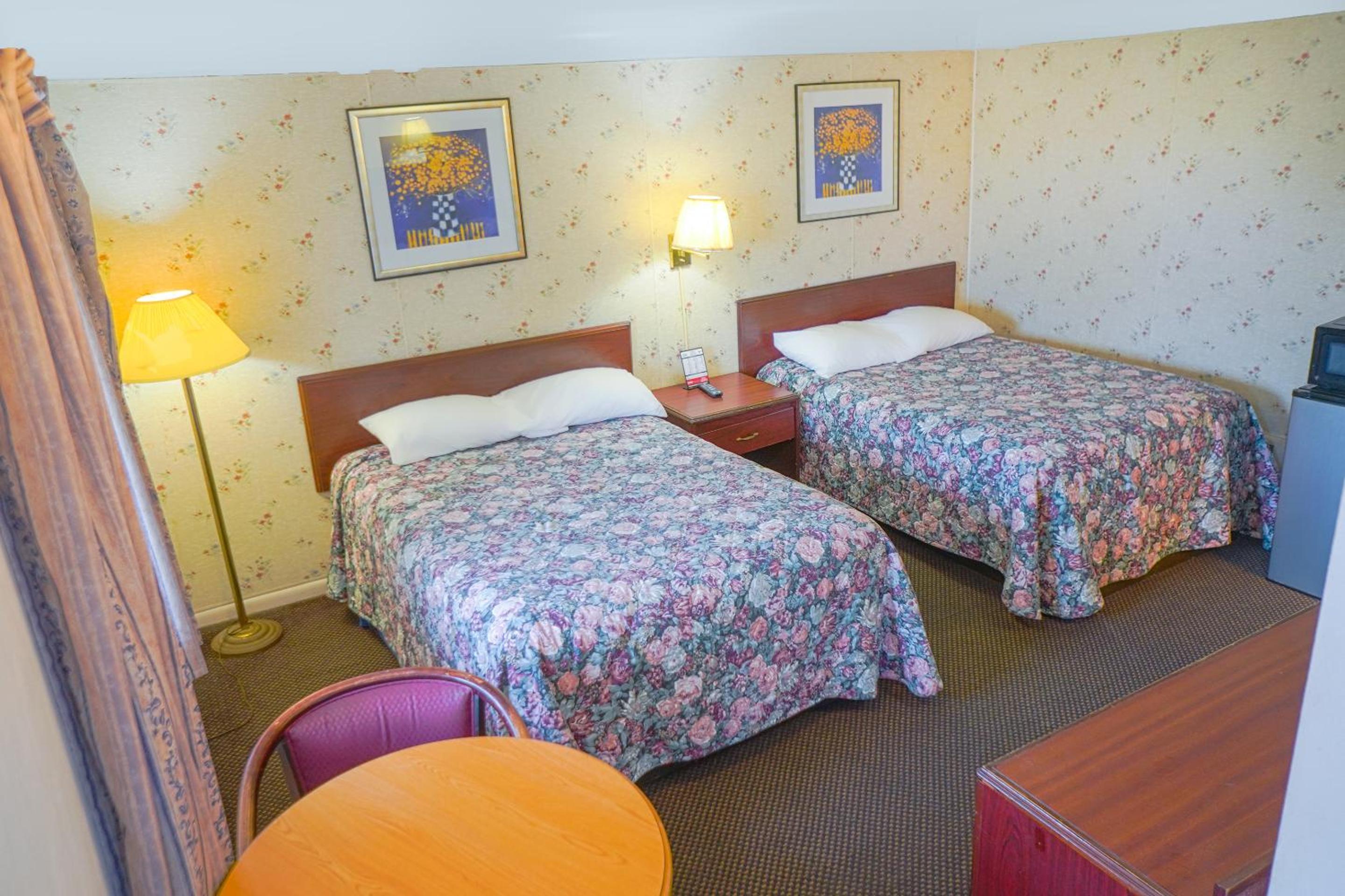 Double Room with Two Double Beds - Photo 3