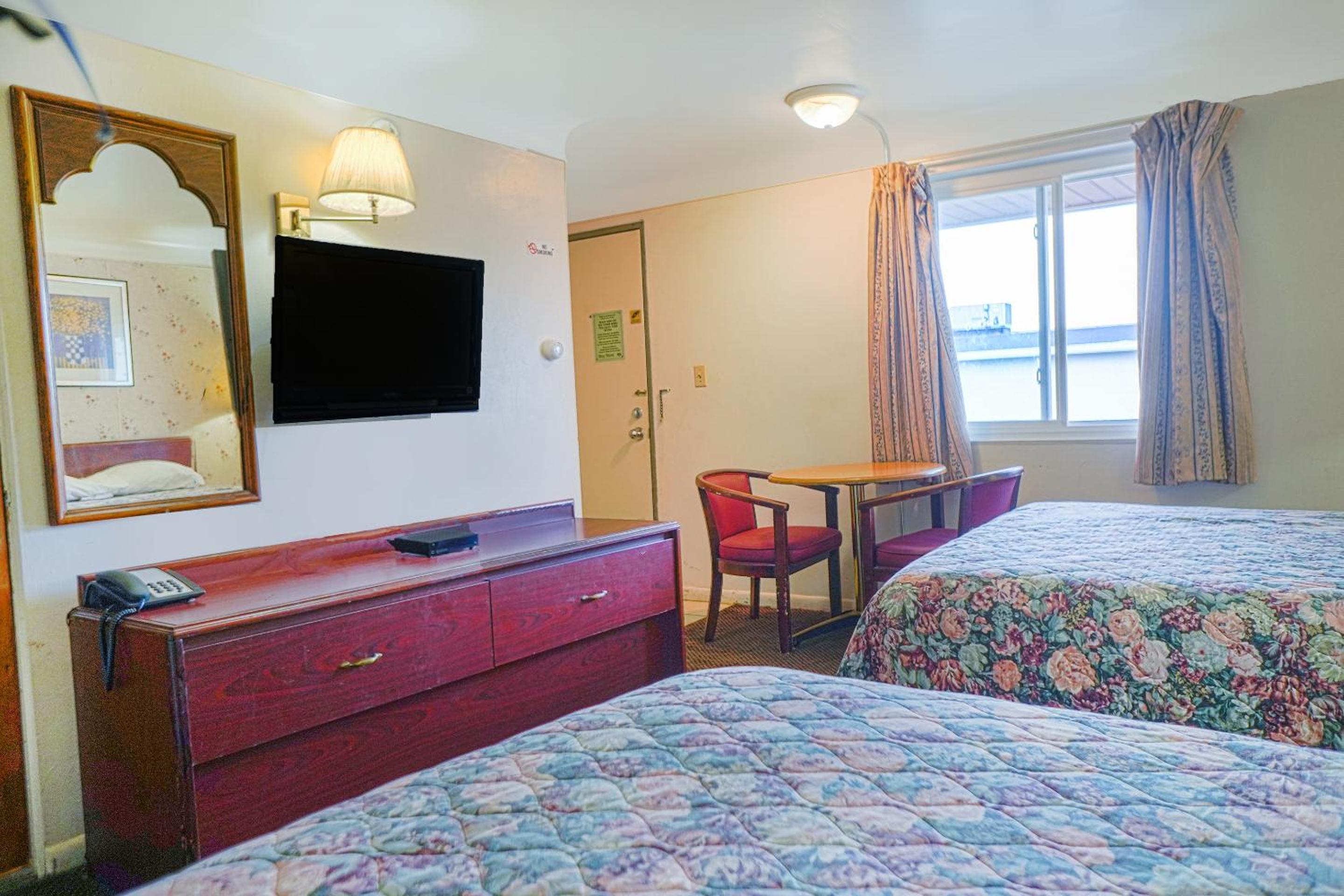 Double Room with Two Double Beds - Photo 1