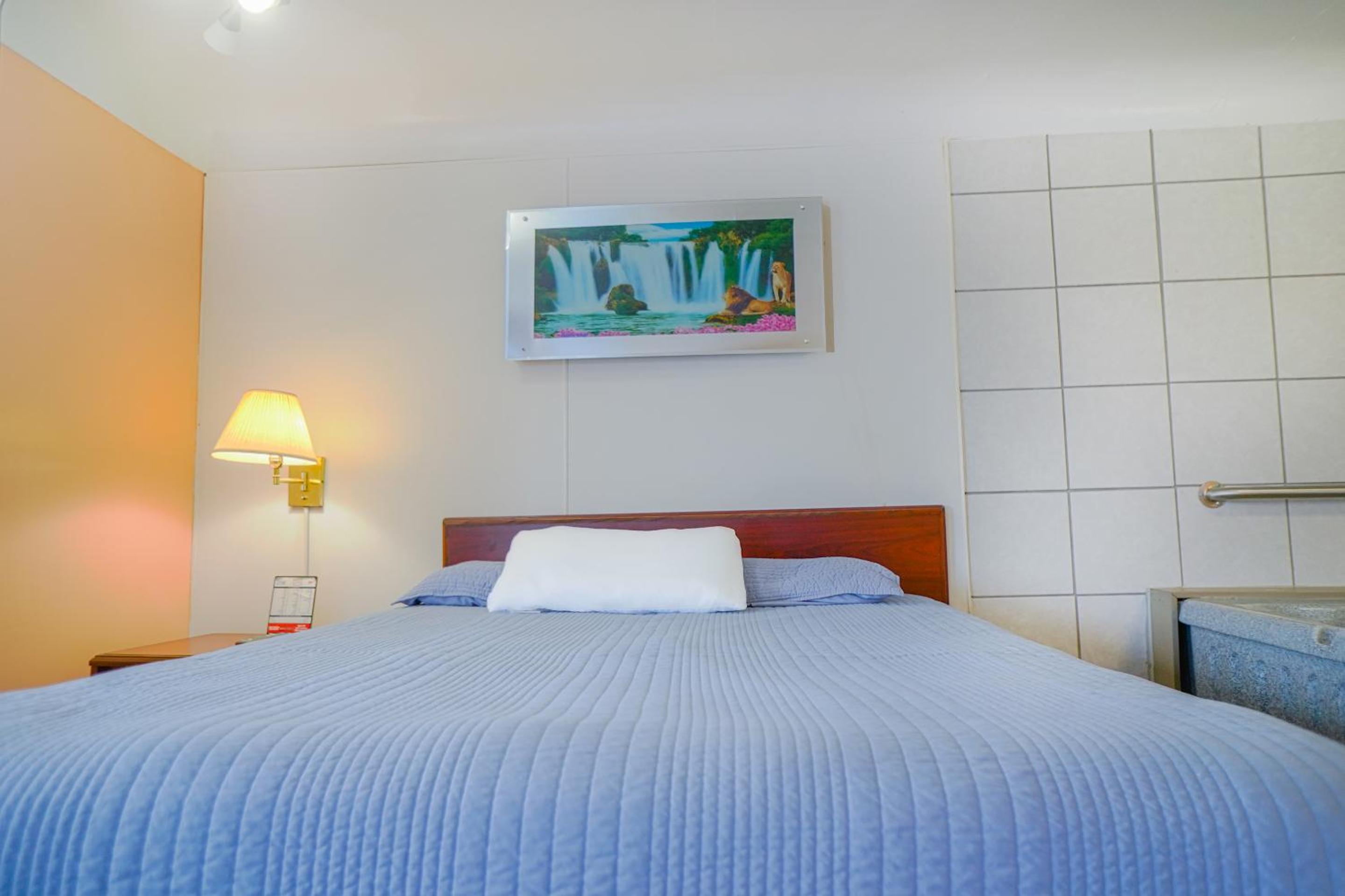 Queen Room with Spa Bath