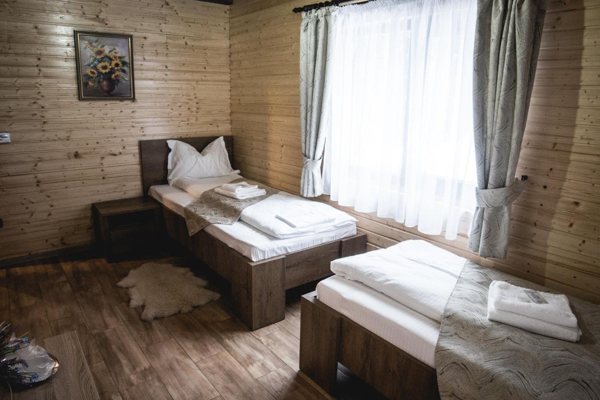 Eight-Bedroom House photo 1