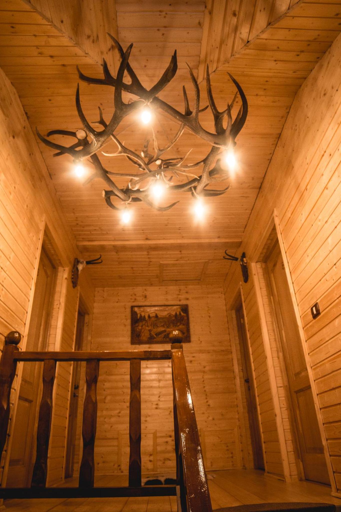 Eight-Bedroom House photo 3