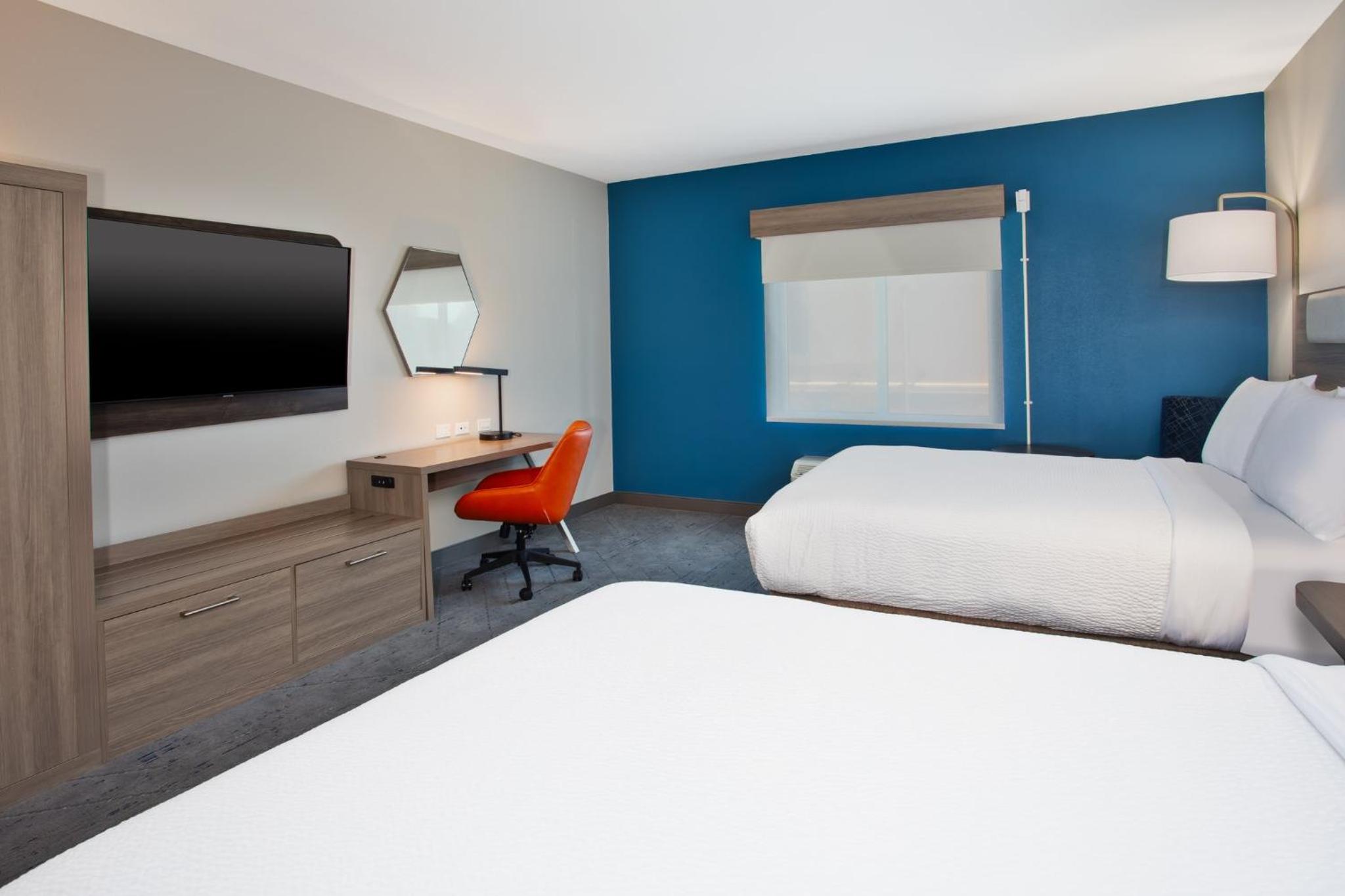 Queen Room with Two Queen Beds - Mobility Access Tub/Non-Smoking - Photo 1