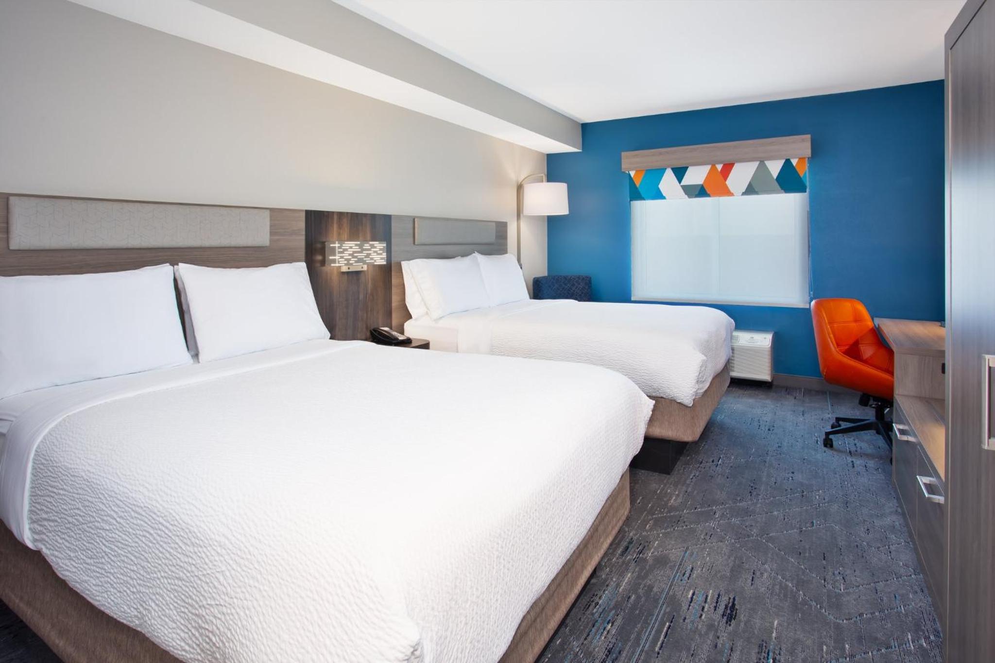 Standard Room with Two Queen Beds - Photo 1