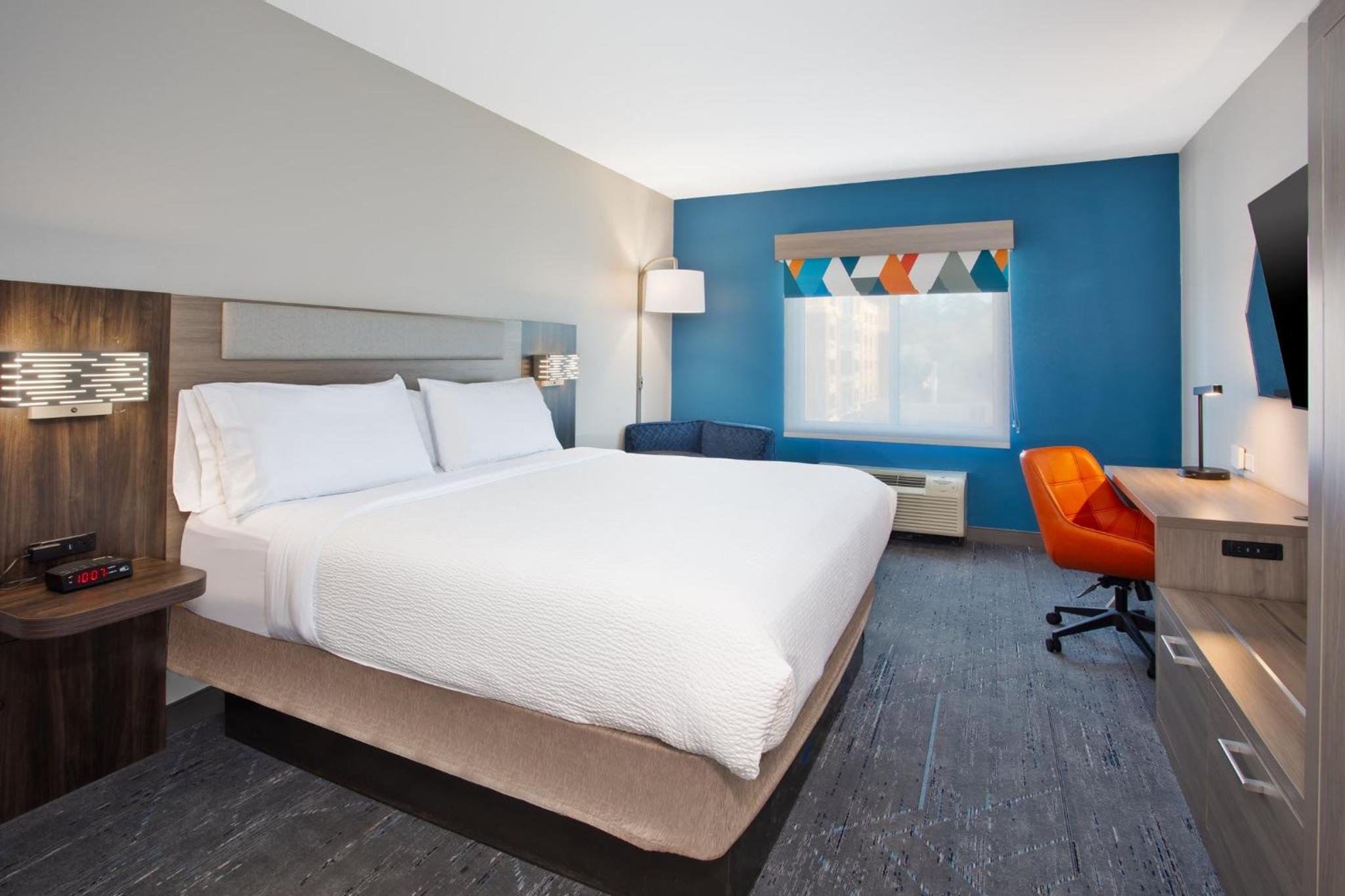 Standard King Room - Photo 4