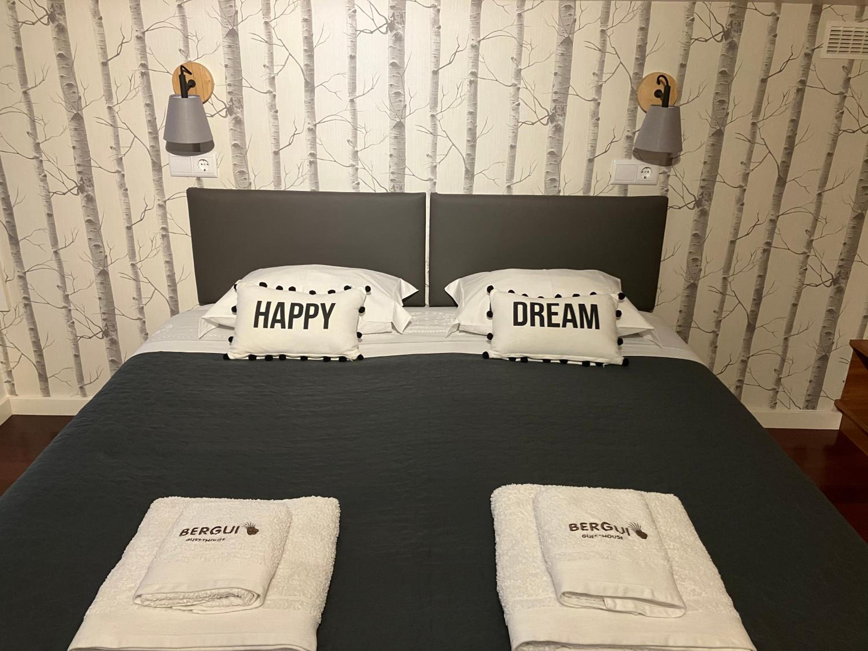 Small Double or Twin Room photo 3