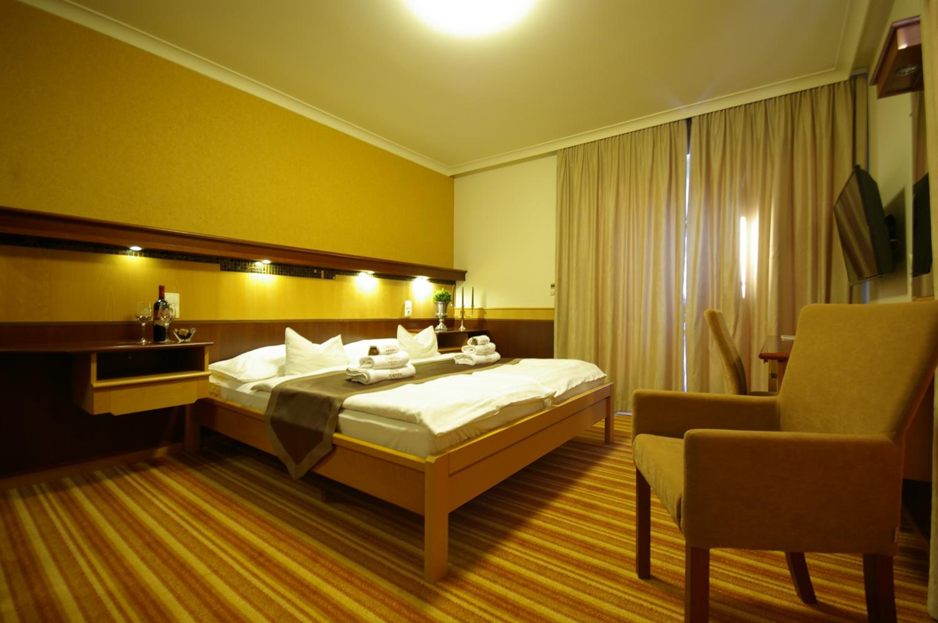 Double or Twin Room - Photo 11