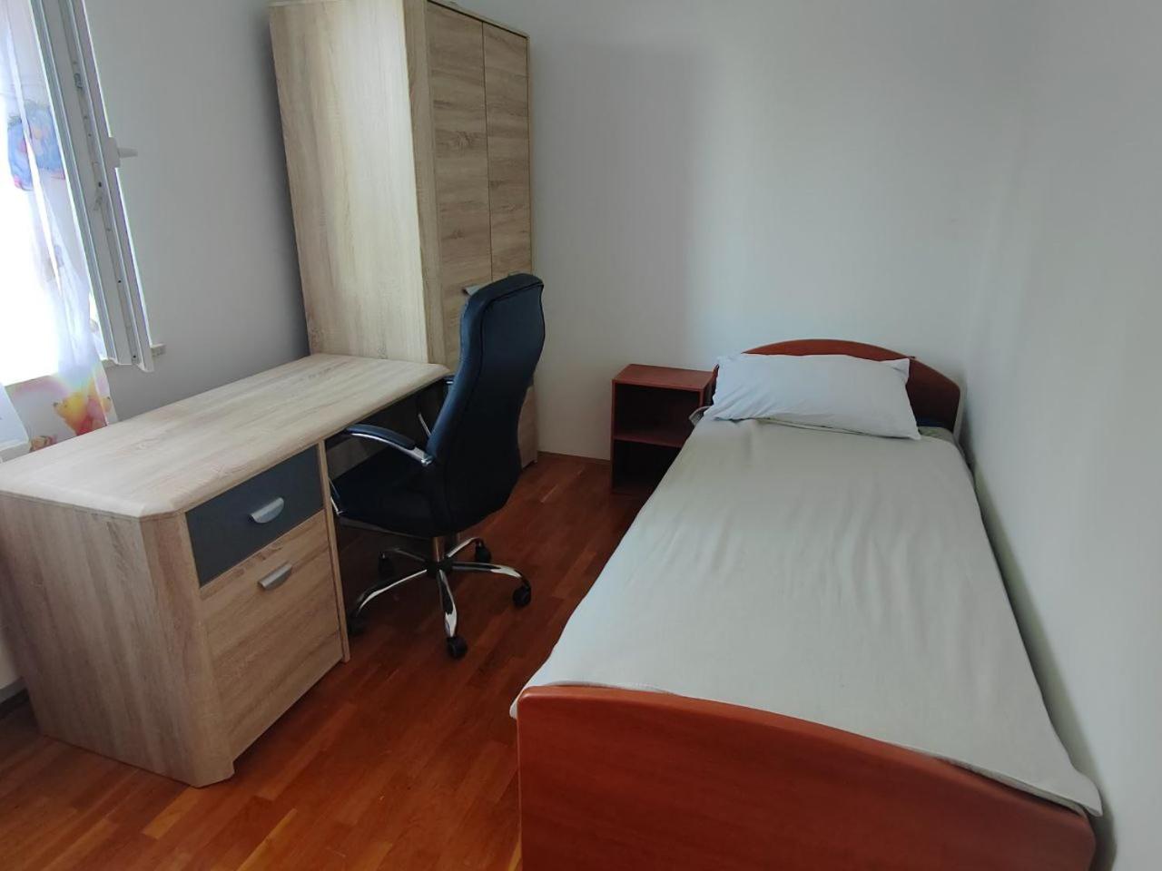 Three-Bedroom Apartment photo 2