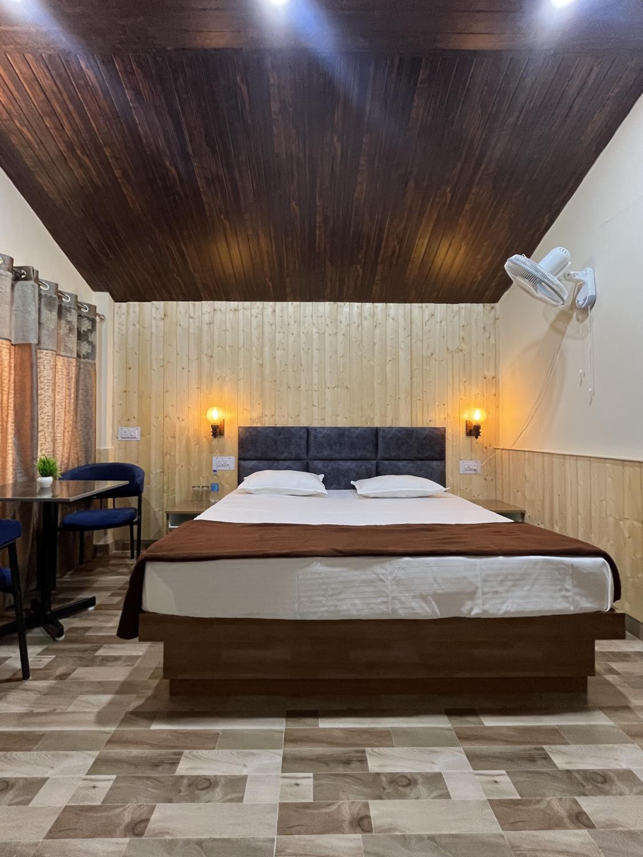 Superior King Room photo 3
