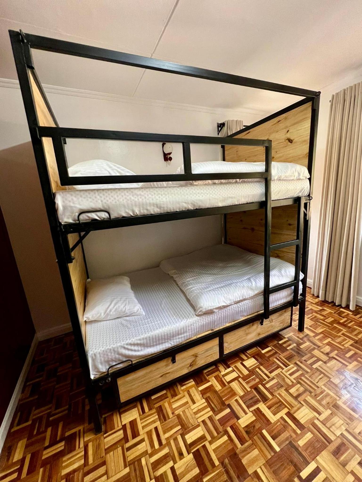Female Dormitory Room photo 2