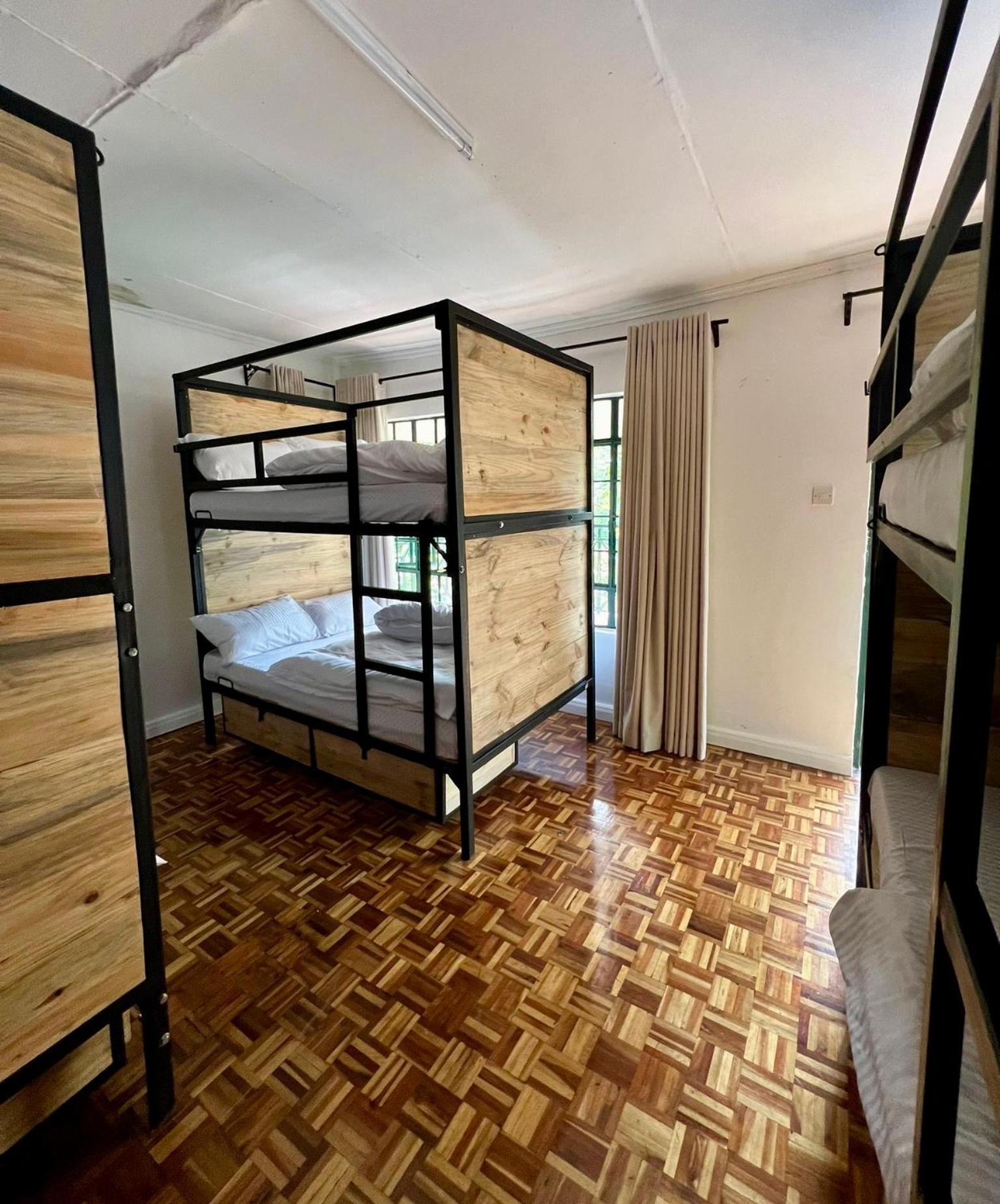 Female Dormitory Room photo 3