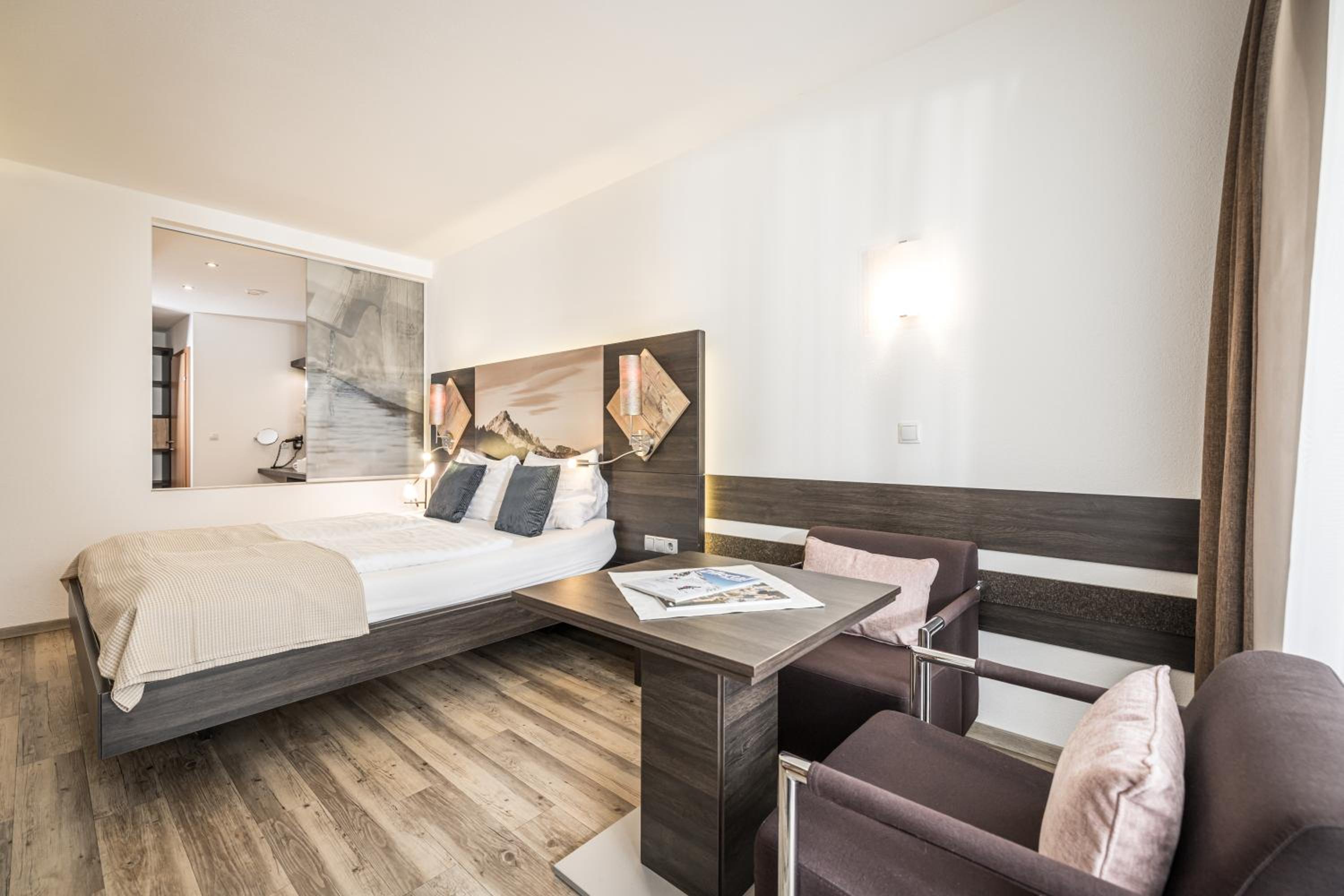 Suite with Spa Access photo 2