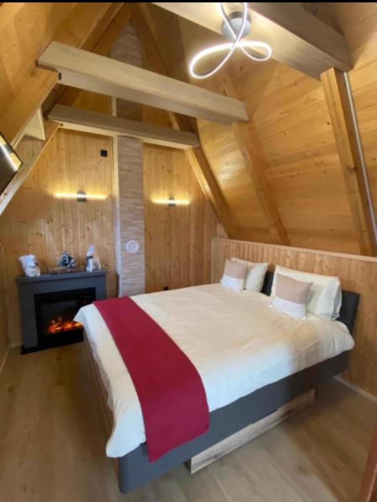 One-Bedroom House photo 1