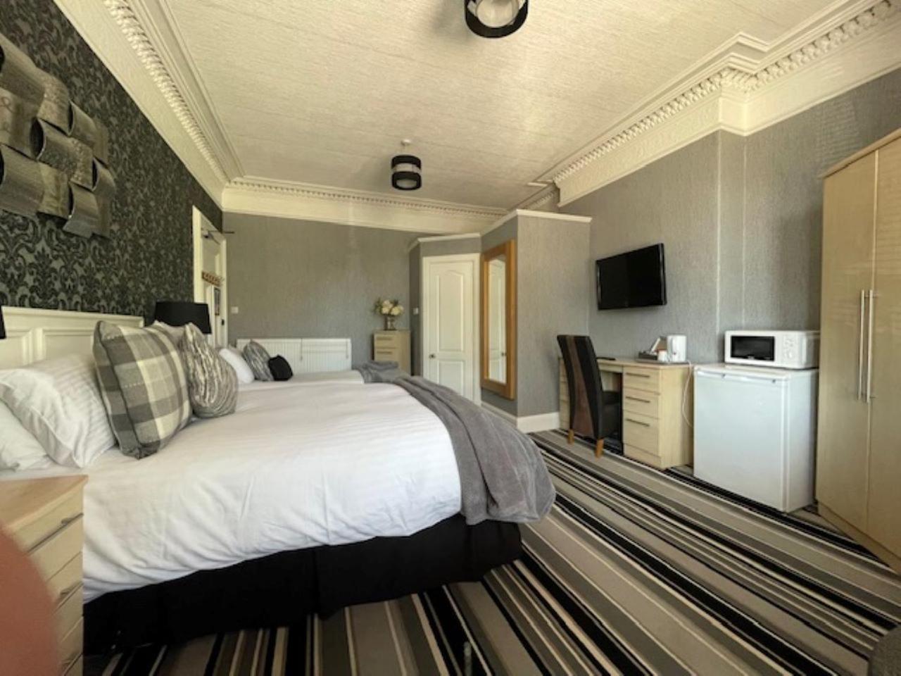 Superior Double or Twin Room with City View photo 3