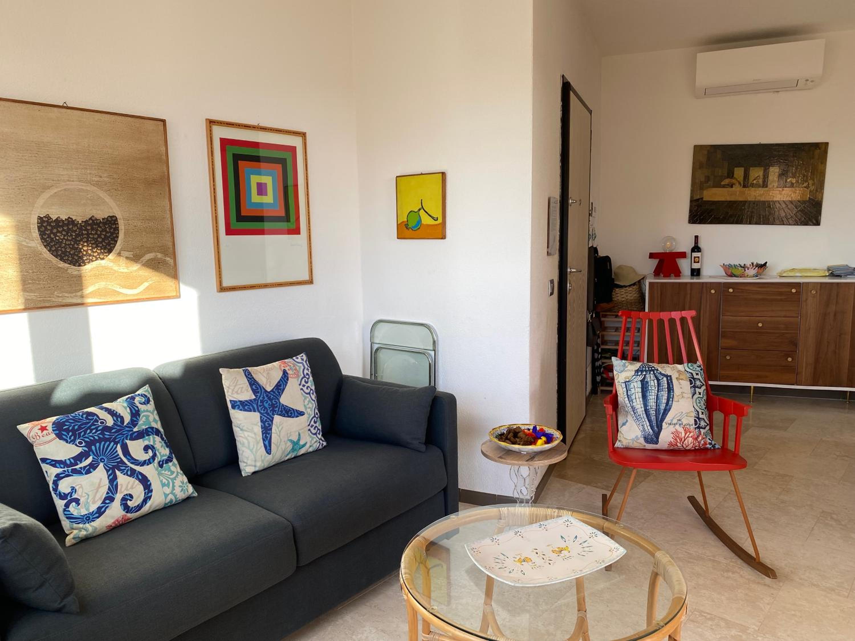 One-Bedroom Apartment photo 1