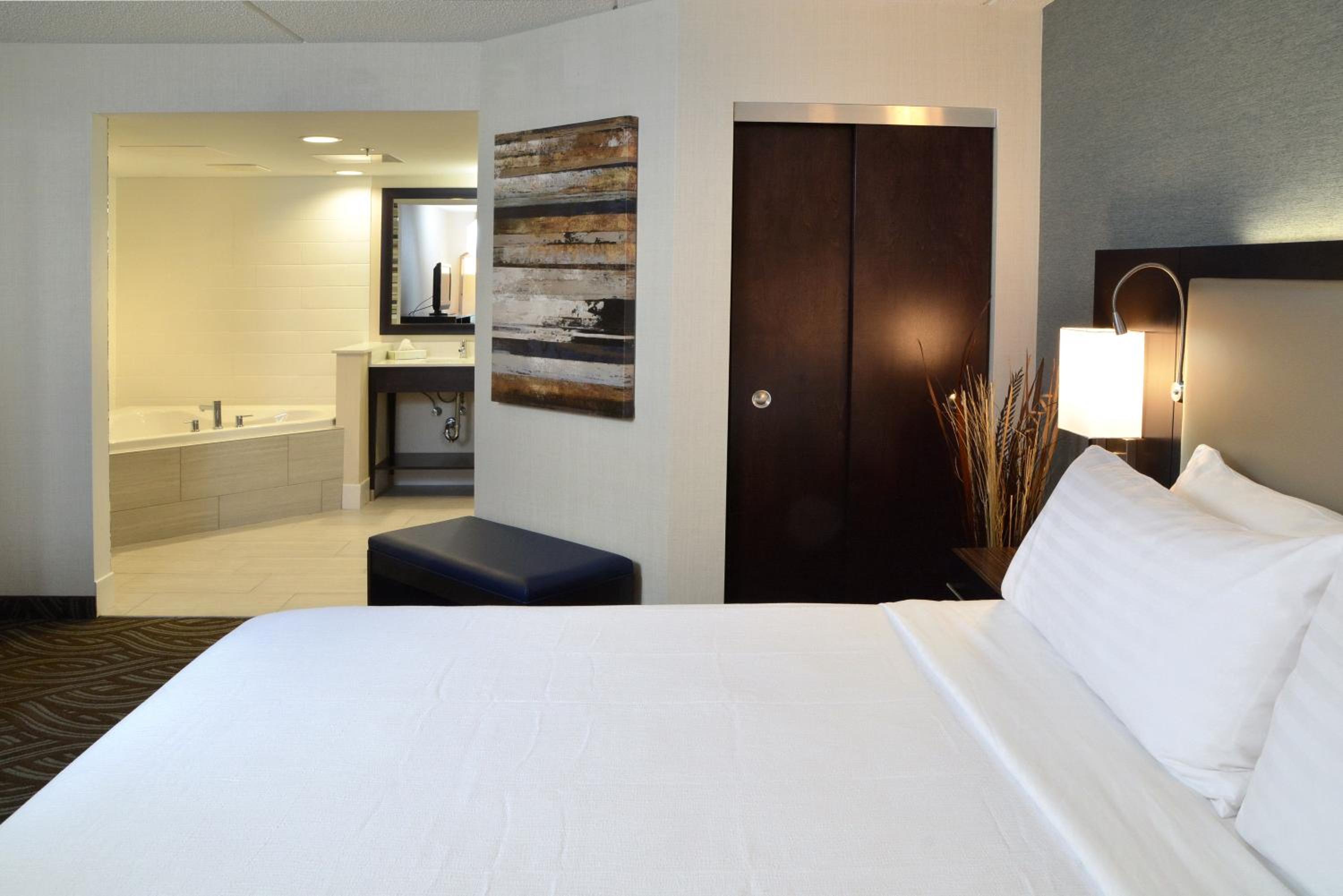 Queen Room - Hearing Accessible