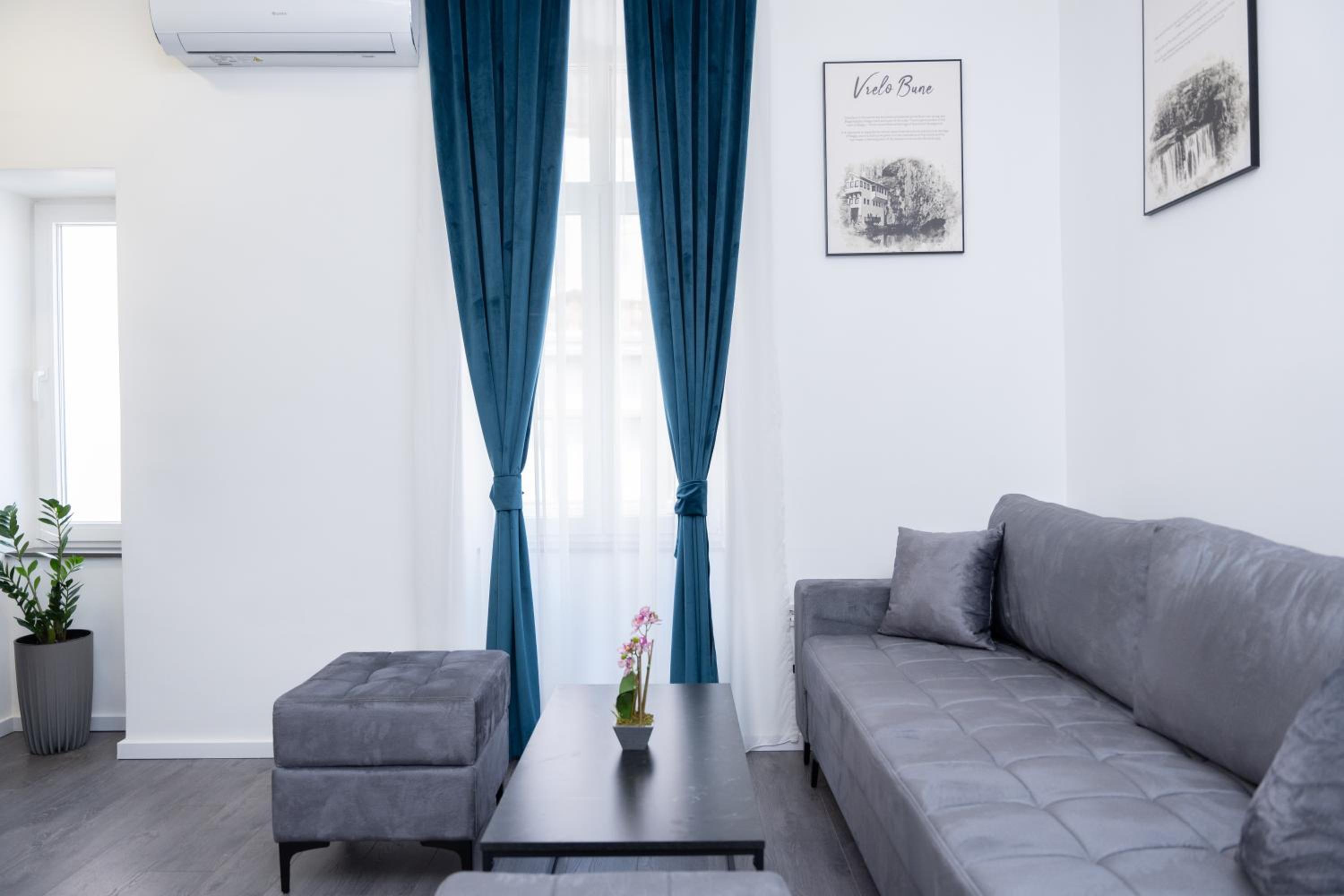 Deluxe Apartment photo 2