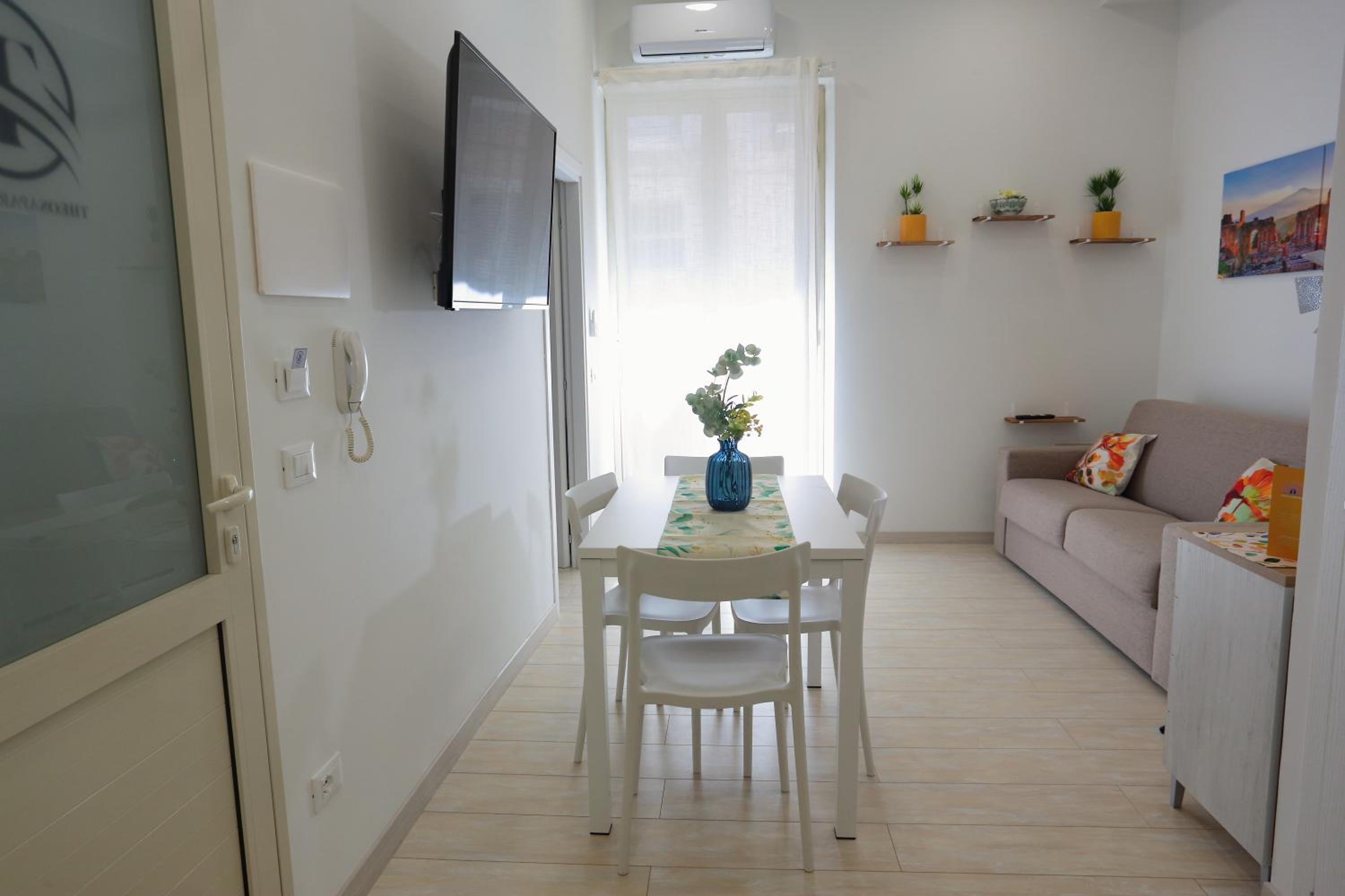One-Bedroom Apartment with Balcony photo 2