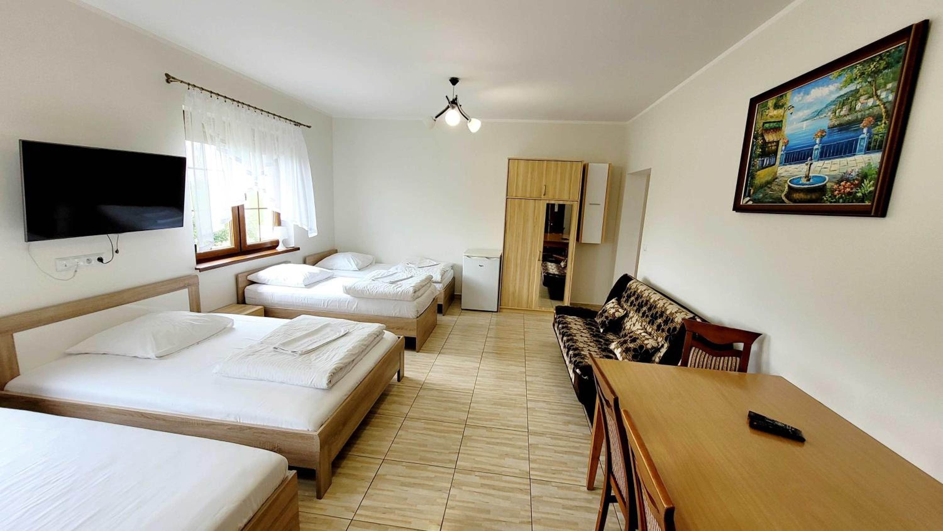 6-Bed Mixed Dormitory Room