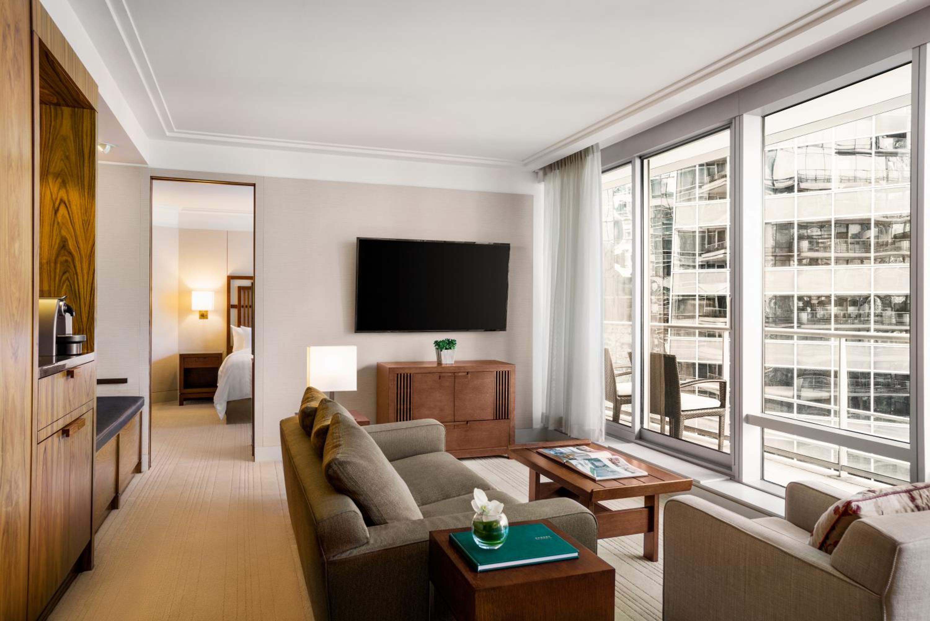 One-Bedroom Suite thumbnail 6