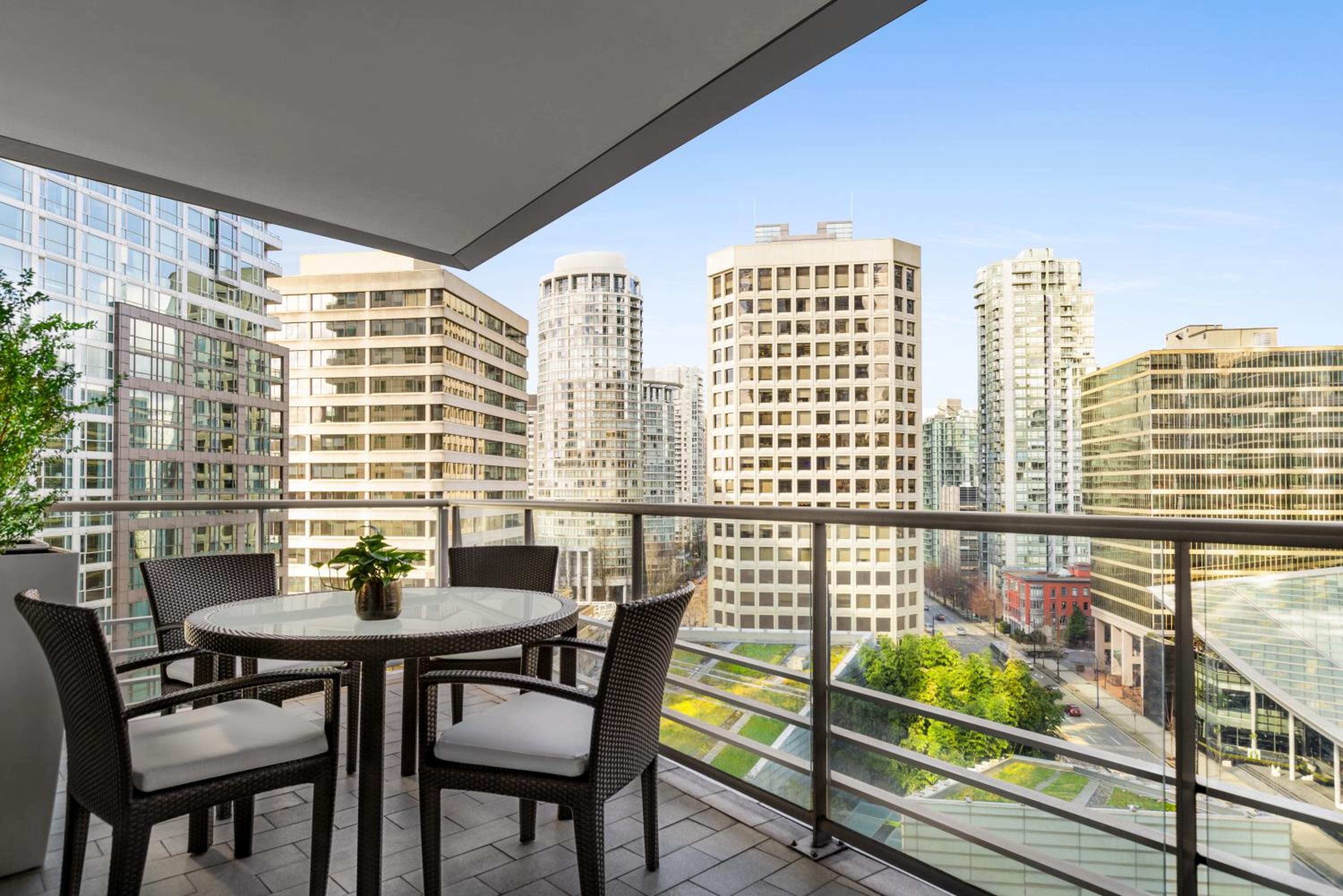 One-Bedroom Deluxe Suite with Balcony