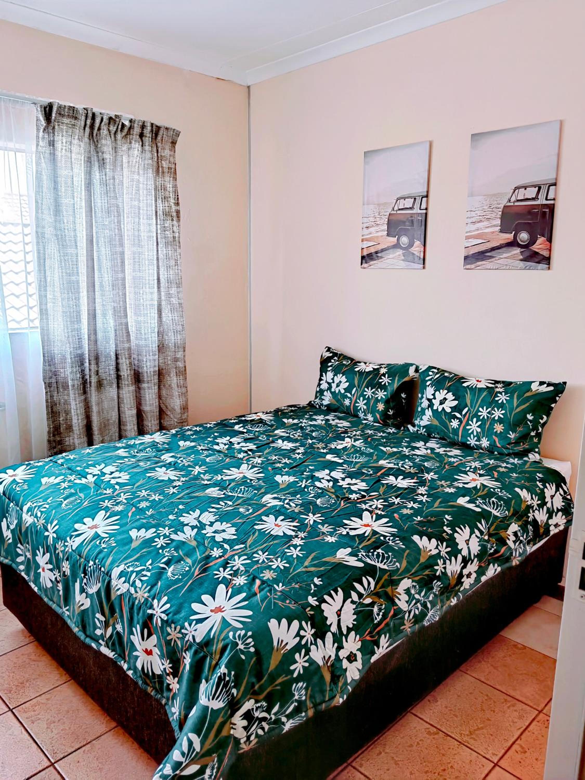 Standard Queen Room photo 3