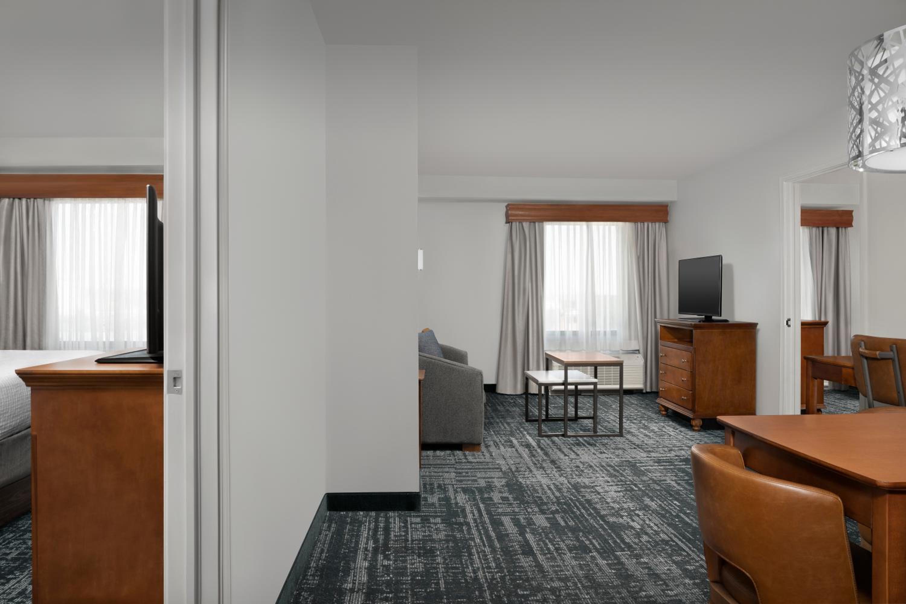 Two Bedroom Suite with One King and Two Queen Beds - Non-Smoking - Photo 12