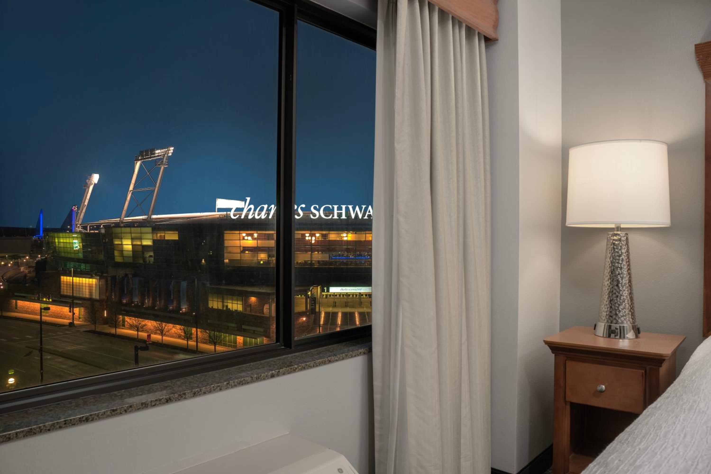 One-Bedroom King Suite - Non-Smoking - Photo 7