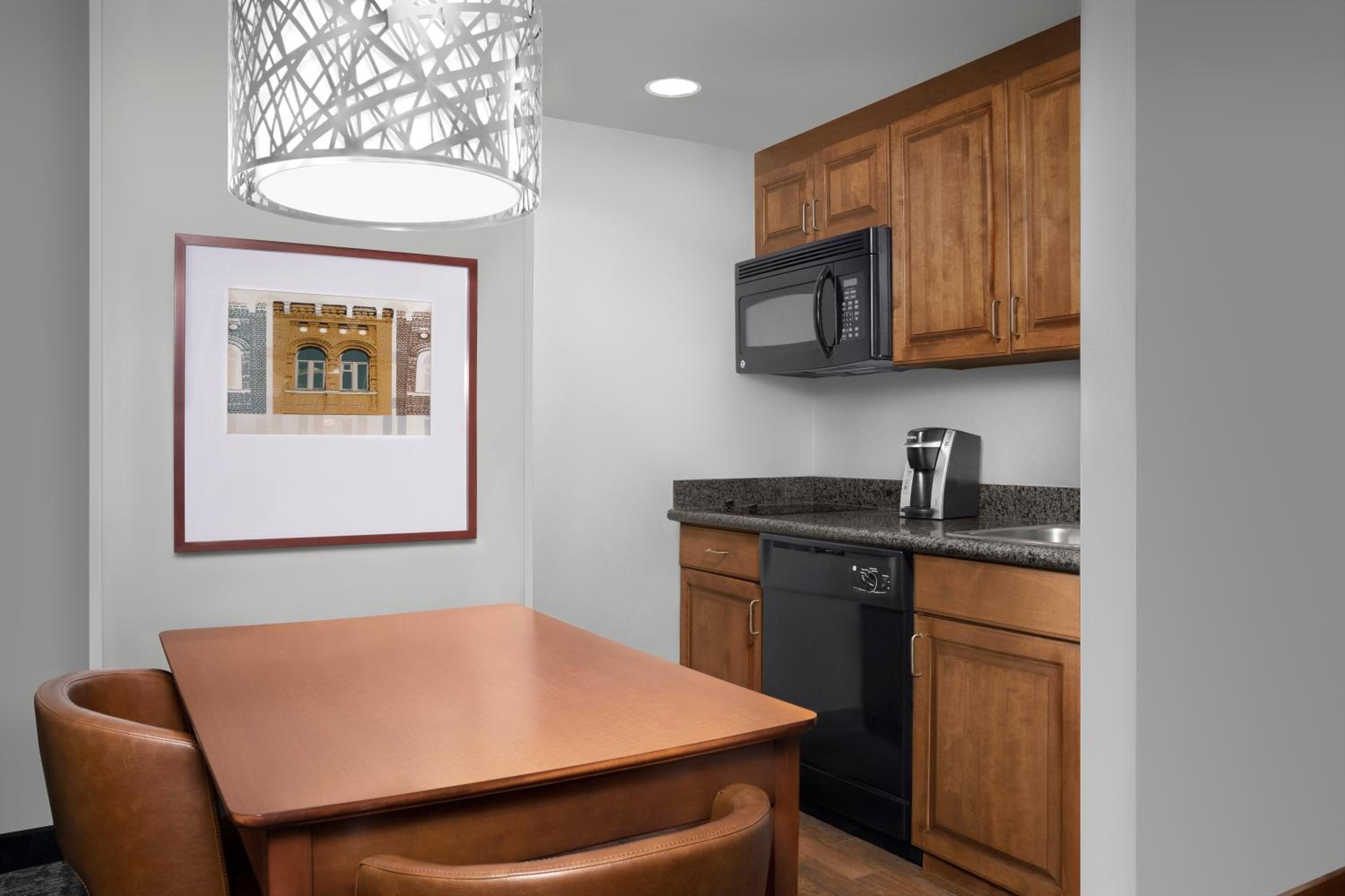 One-Bedroom King Suite - Non-Smoking - Photo 5