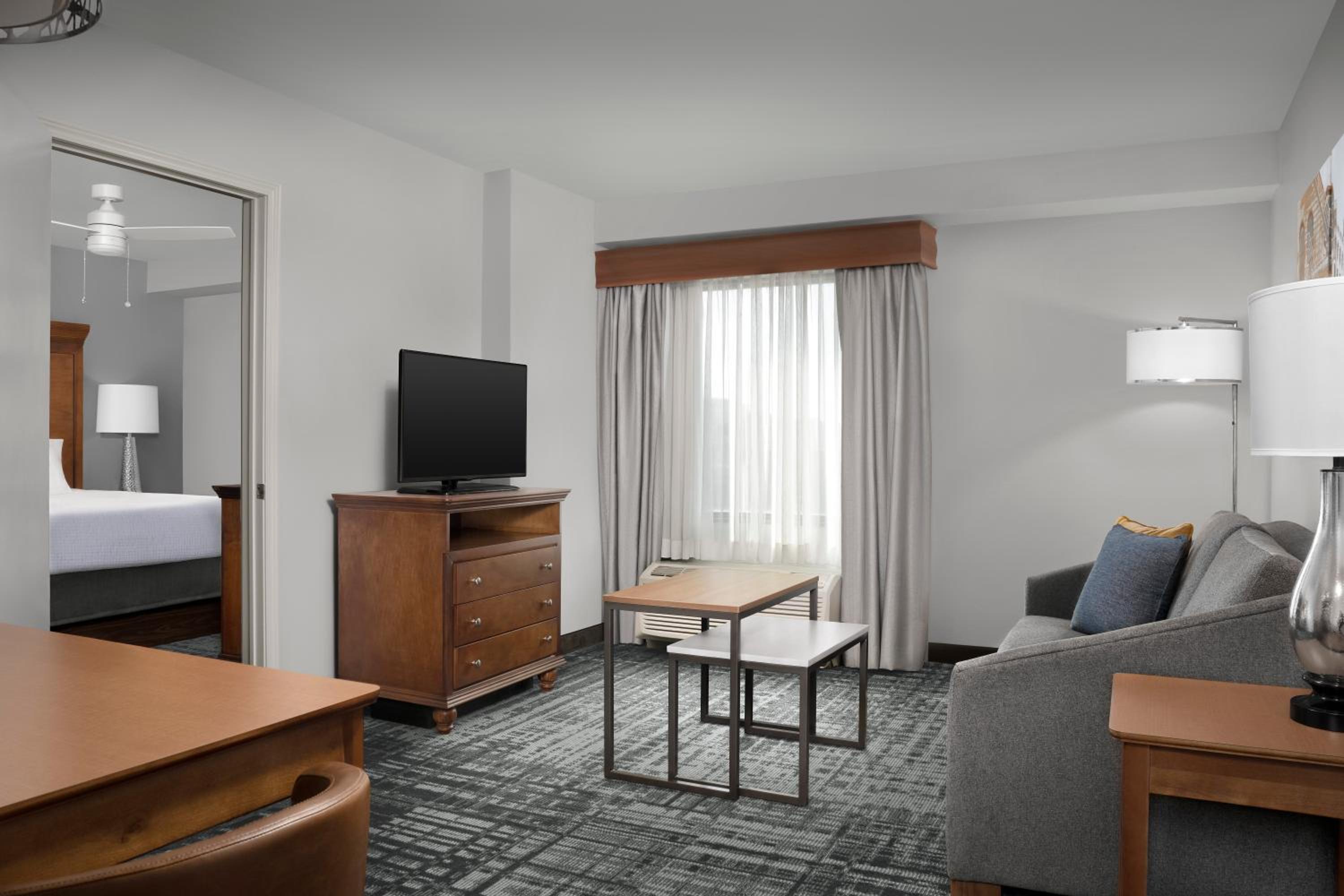 One-Bedroom King Suite - Non-Smoking - Photo 2