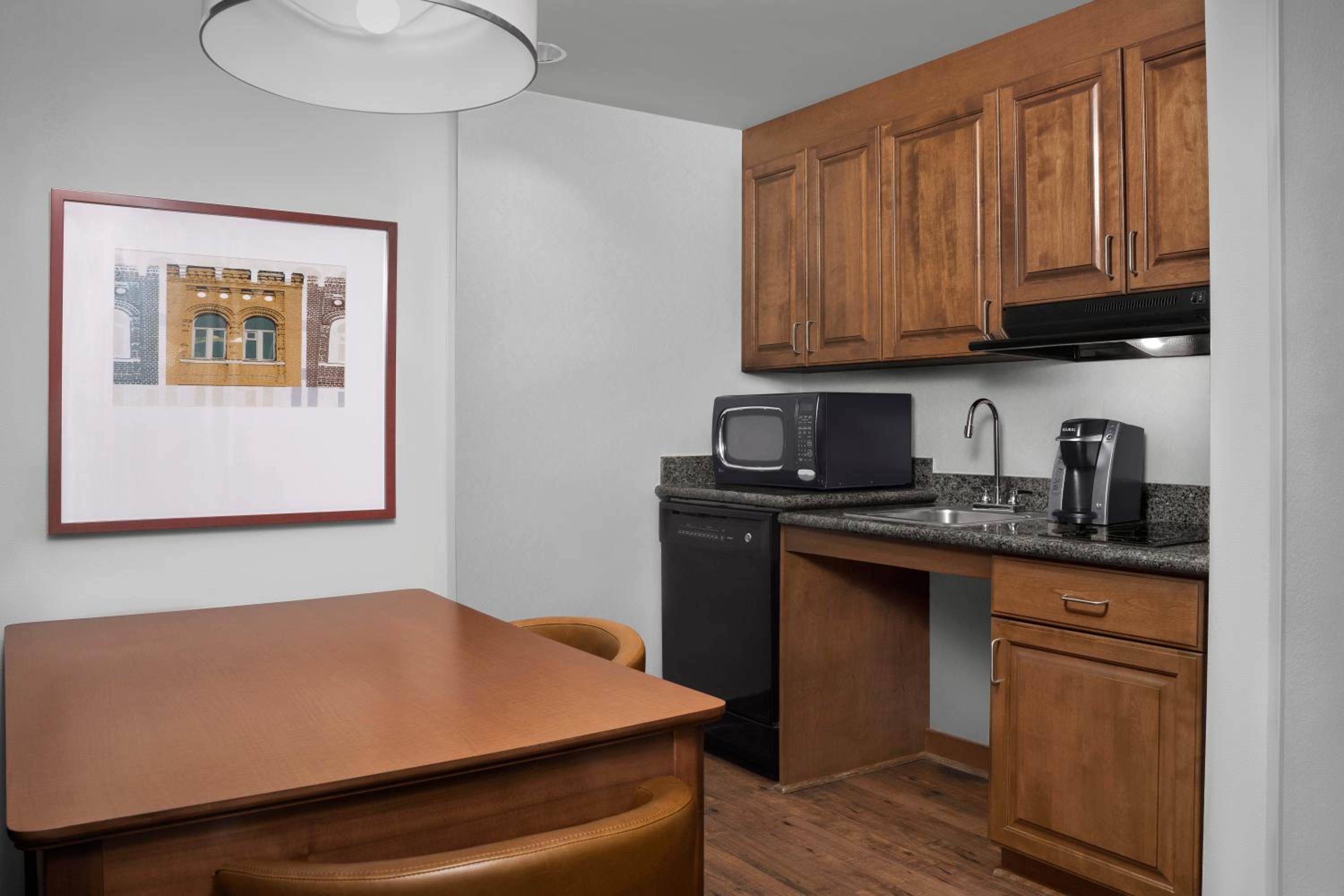 King Suite with Accessible Tub - Mobility and Hearing Access/Non-Smoking - Photo 5