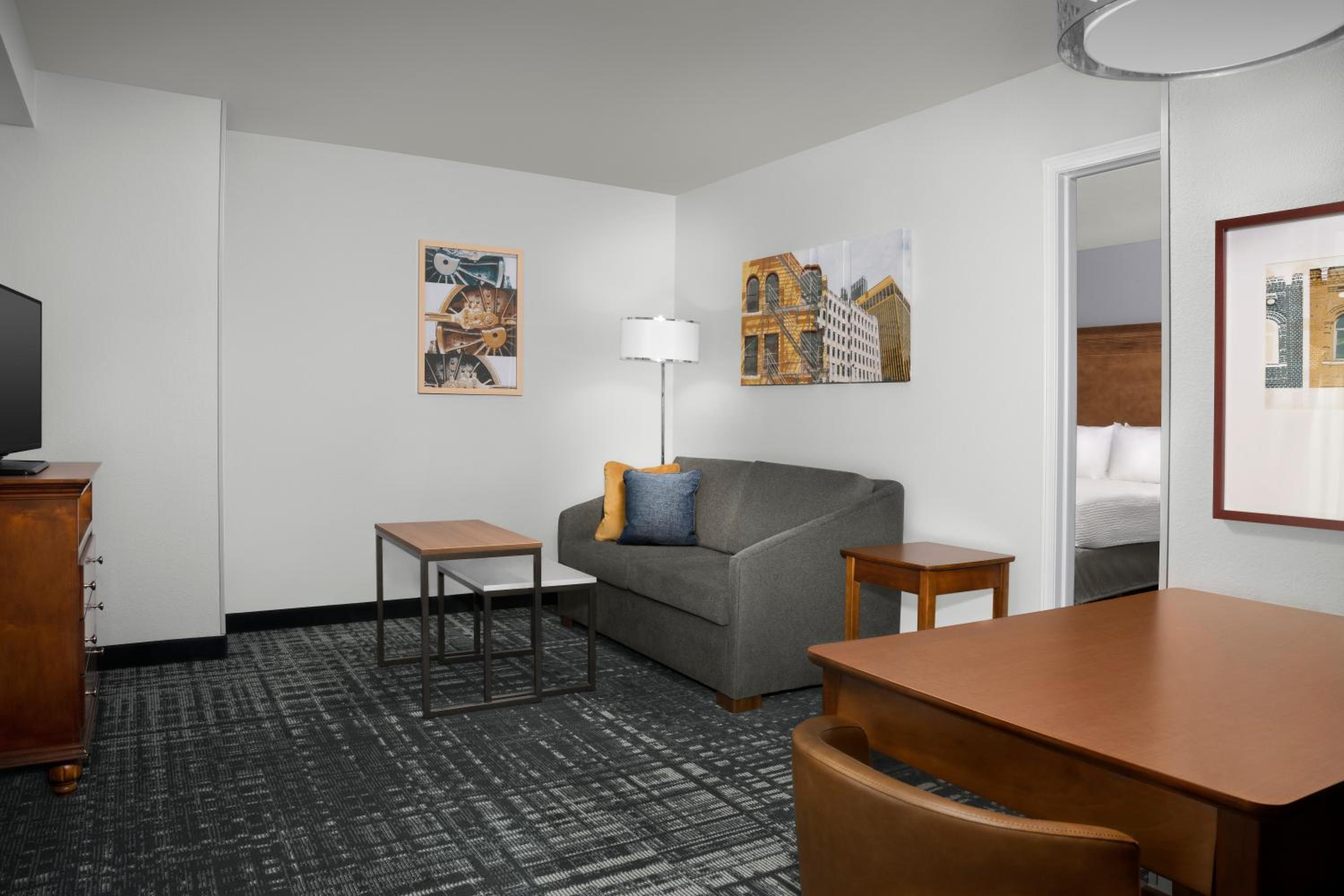 One-Bedroom Queen Suite with Two Queen Beds - Non-Smoking - Photo 5