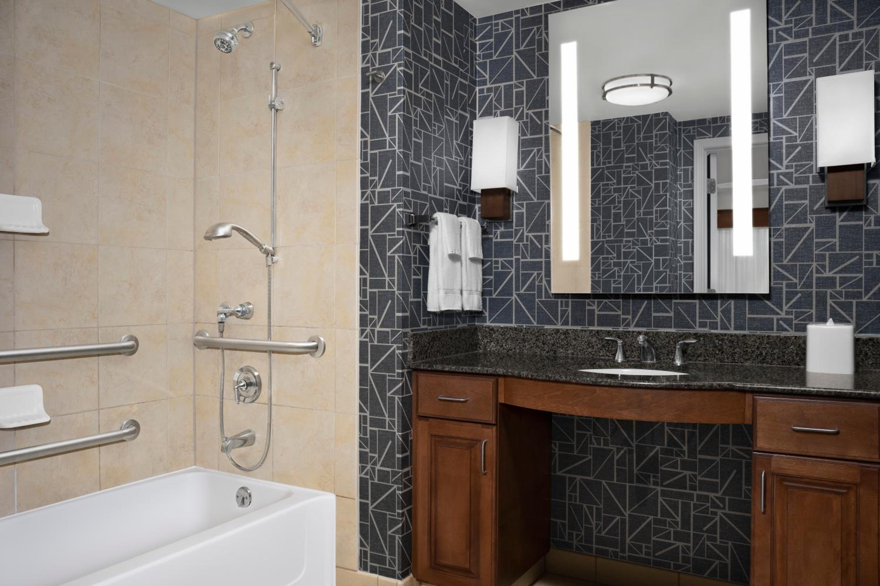 King Suite with Accessible Tub - Mobility and Hearing Access/Non-Smoking - Photo 6
